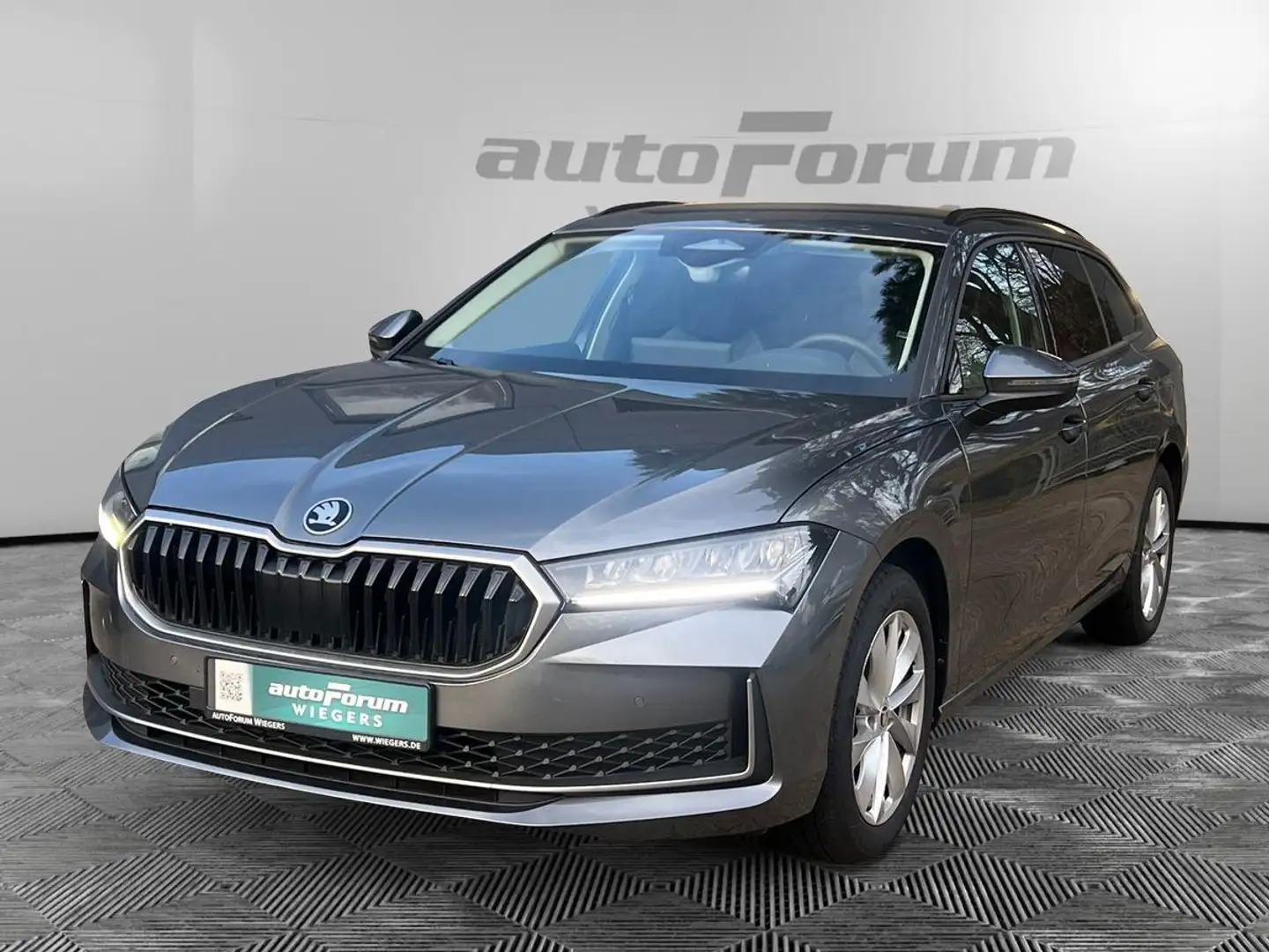 Skoda Superb Combi 2,0 TDI SELECTION DSG+Navi+Kamera Gris - 2