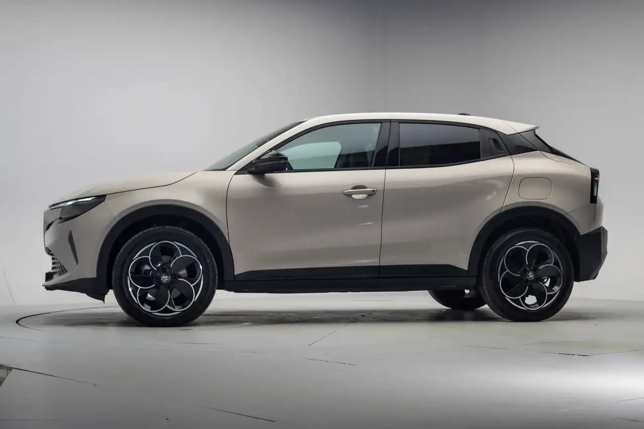Alfa Romeo Junior 2025