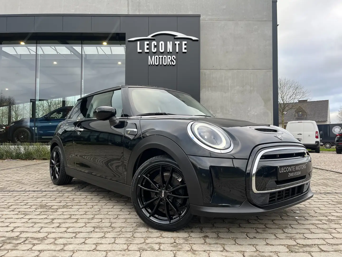 MINI Cooper SE e-Mini 28.9 kWh Full-LED/Sportzetels/Camera/17'... Zwart - 1
