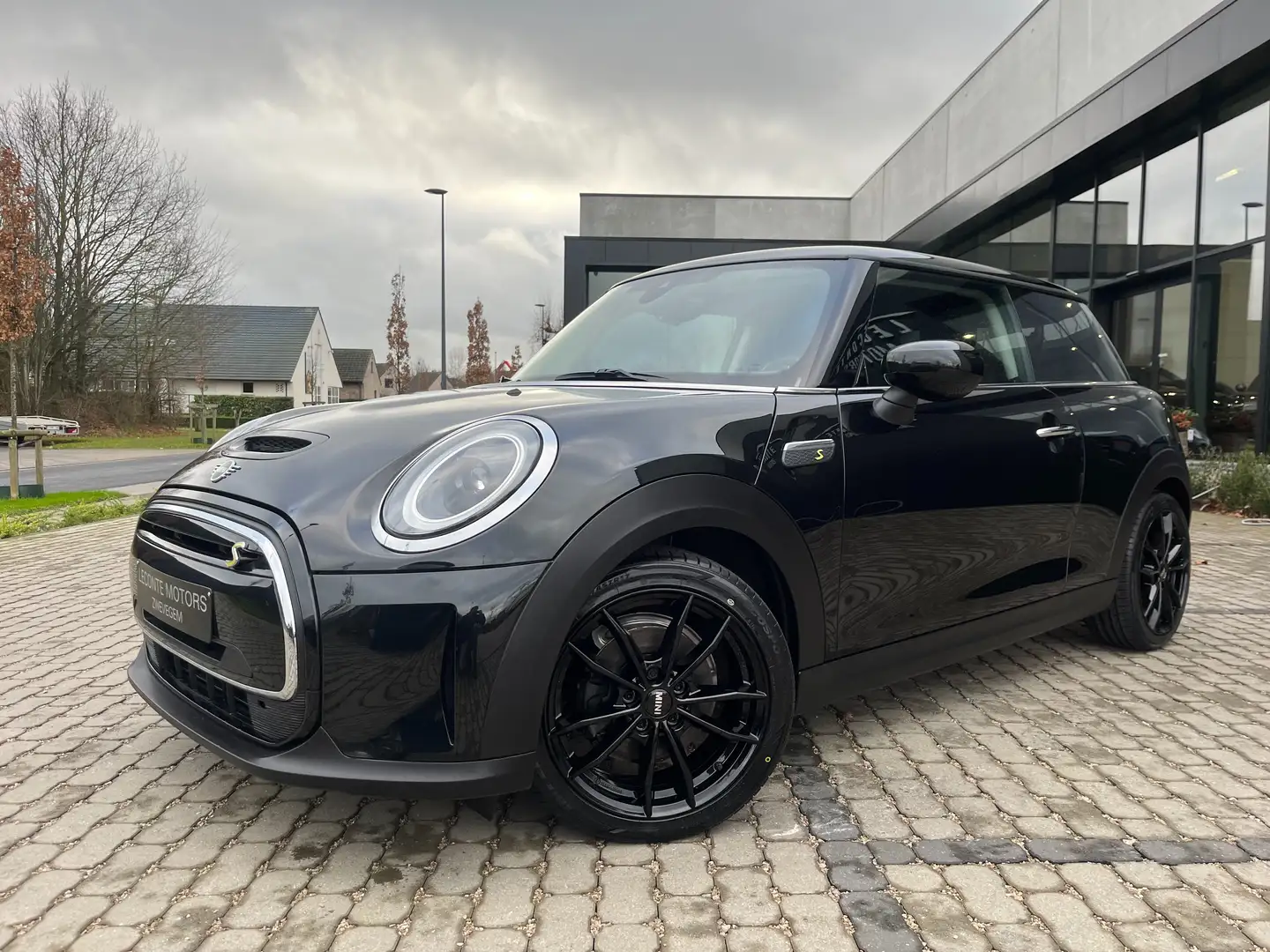 MINI Cooper SE e-Mini 28.9 kWh Full-LED/Sportzetels/Camera/17'... Zwart - 2
