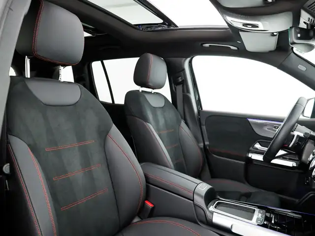 Mercedes-Benz GLB view 10