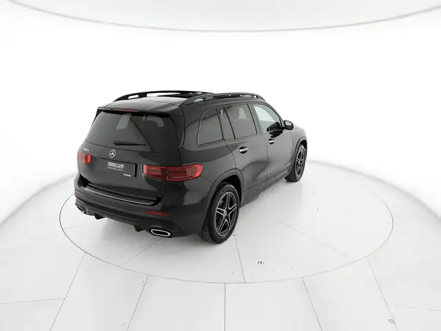 Mercedes-Benz GLB view 3