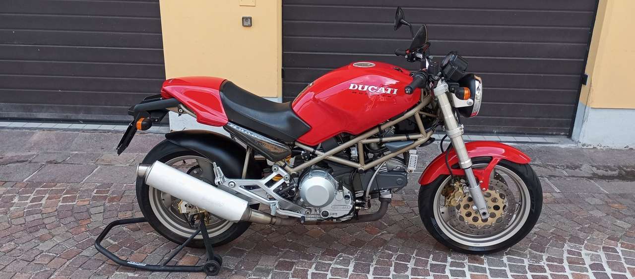 Ducati Monster 900