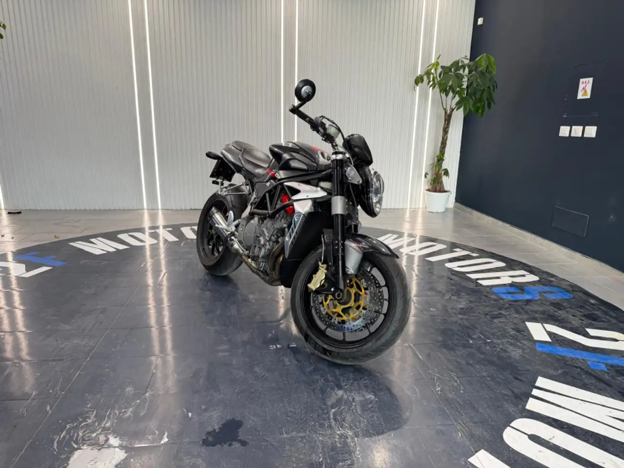 MV Agusta Brutale 910