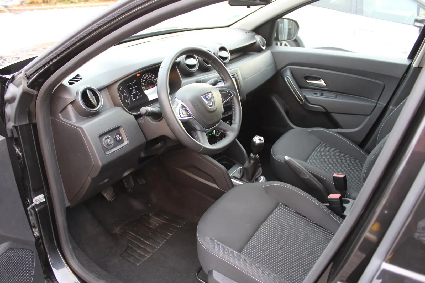 Dacia Duster TCe 100 Bi-Fuel Comfort | MediaNav navigatie |  Pa Negro - 2