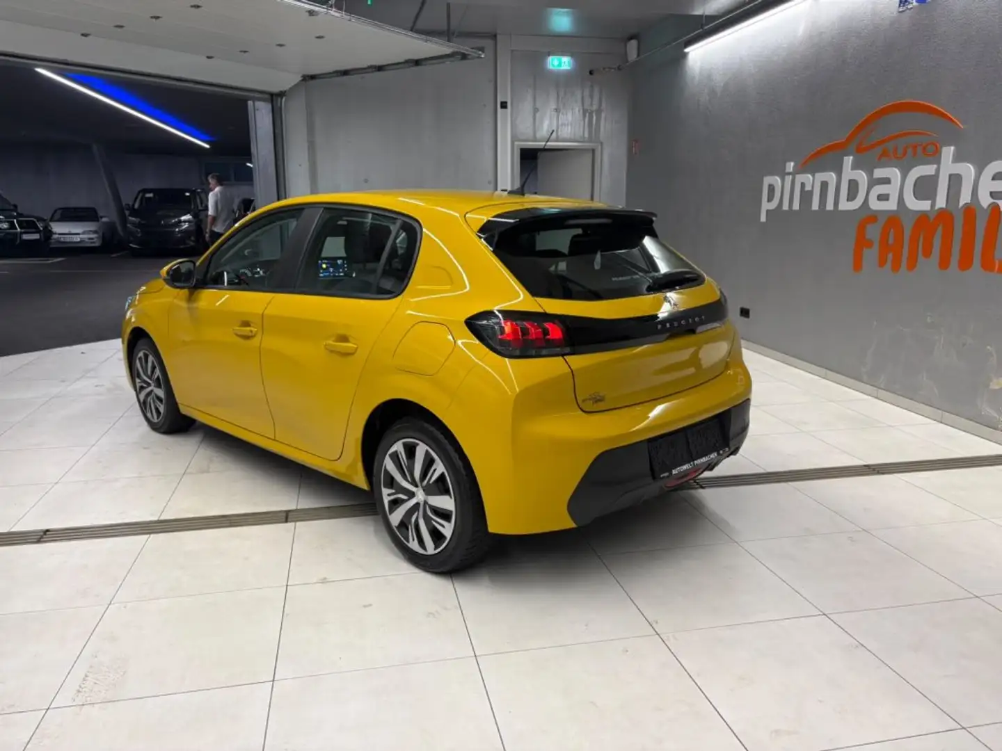 Peugeot 208 ACT BHDI100 Gelb - 2