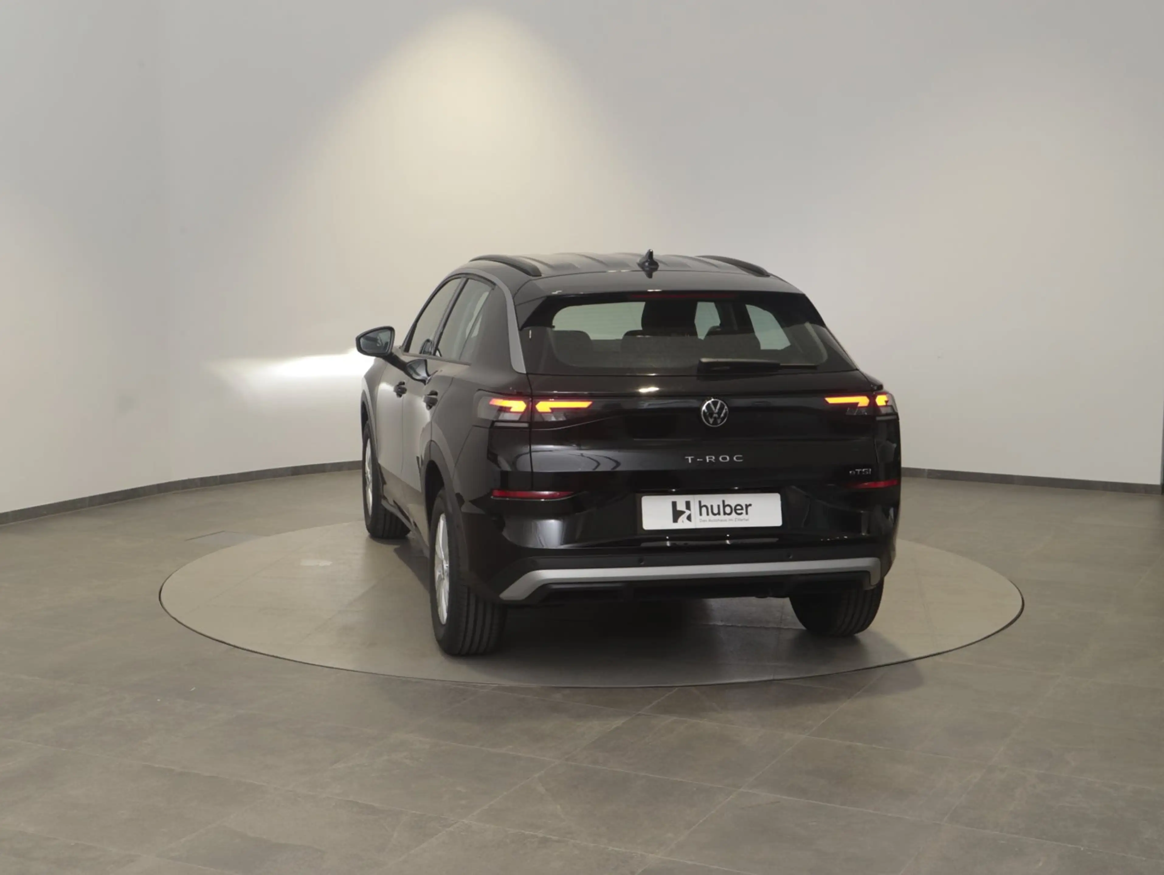 Volkswagen T-Roc 4Me eTSI DSG — photo 11