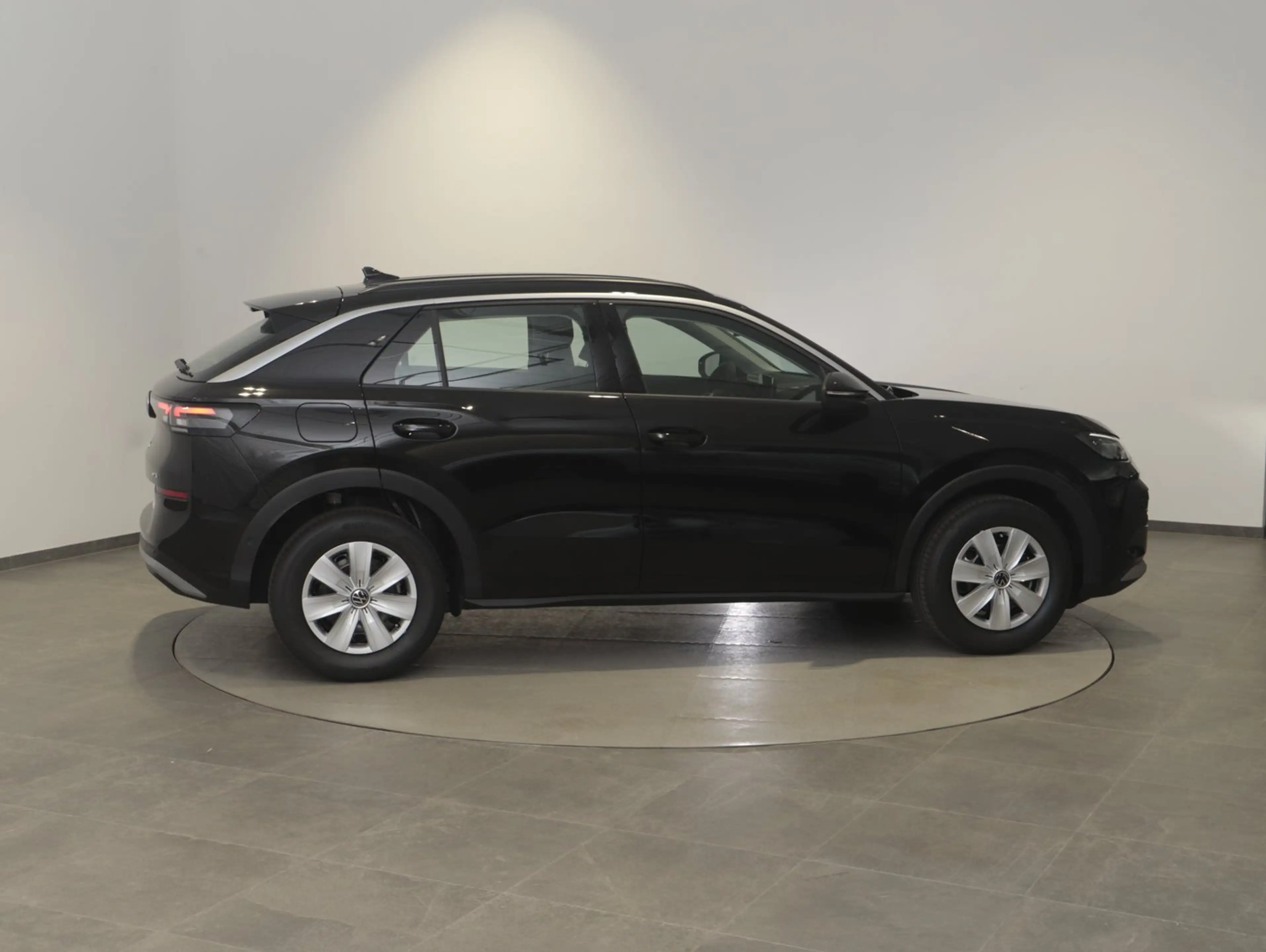 Volkswagen T-Roc 4Me eTSI DSG — photo 12