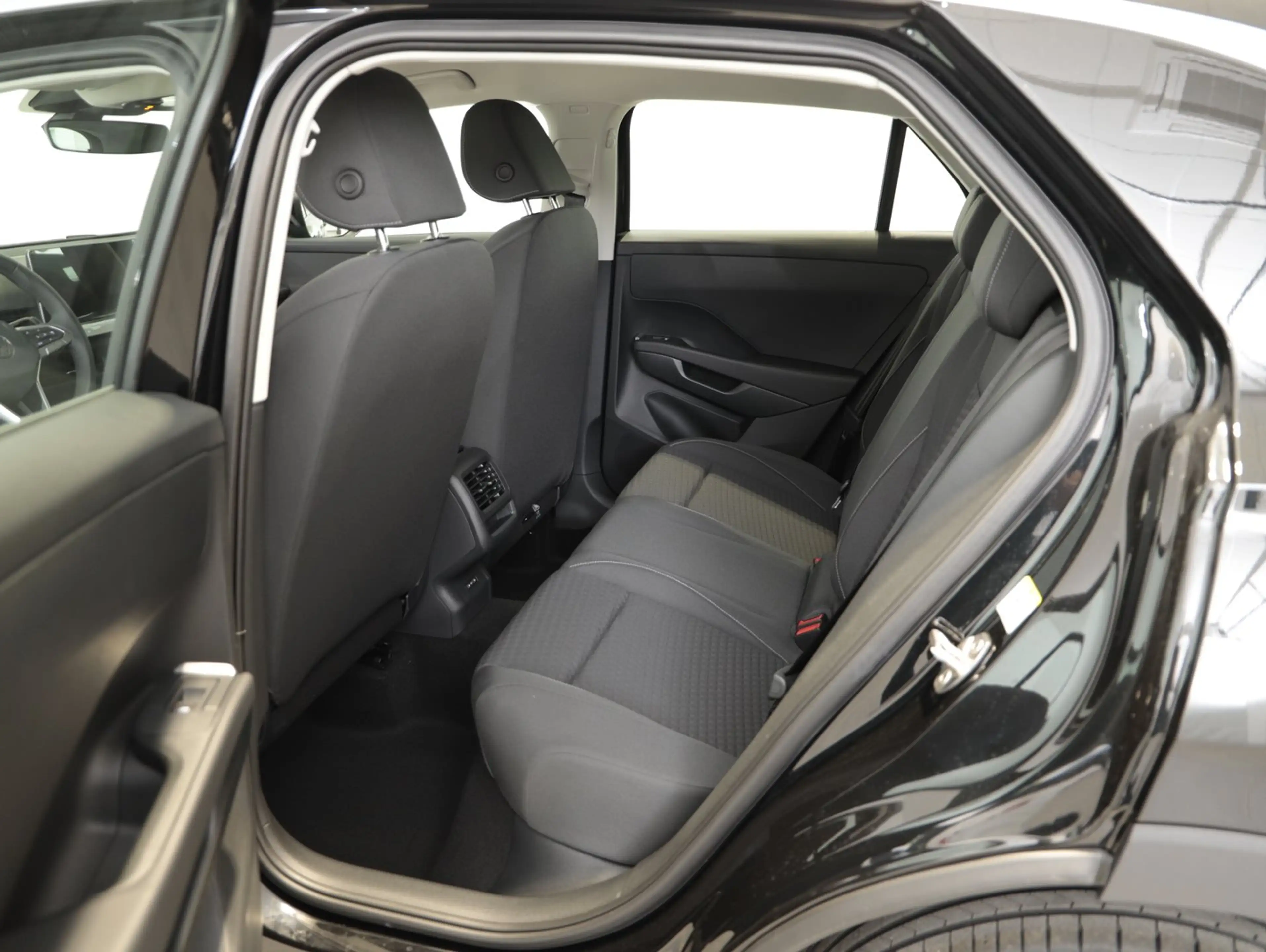 Volkswagen T-Roc 4Me eTSI DSG — photo 8