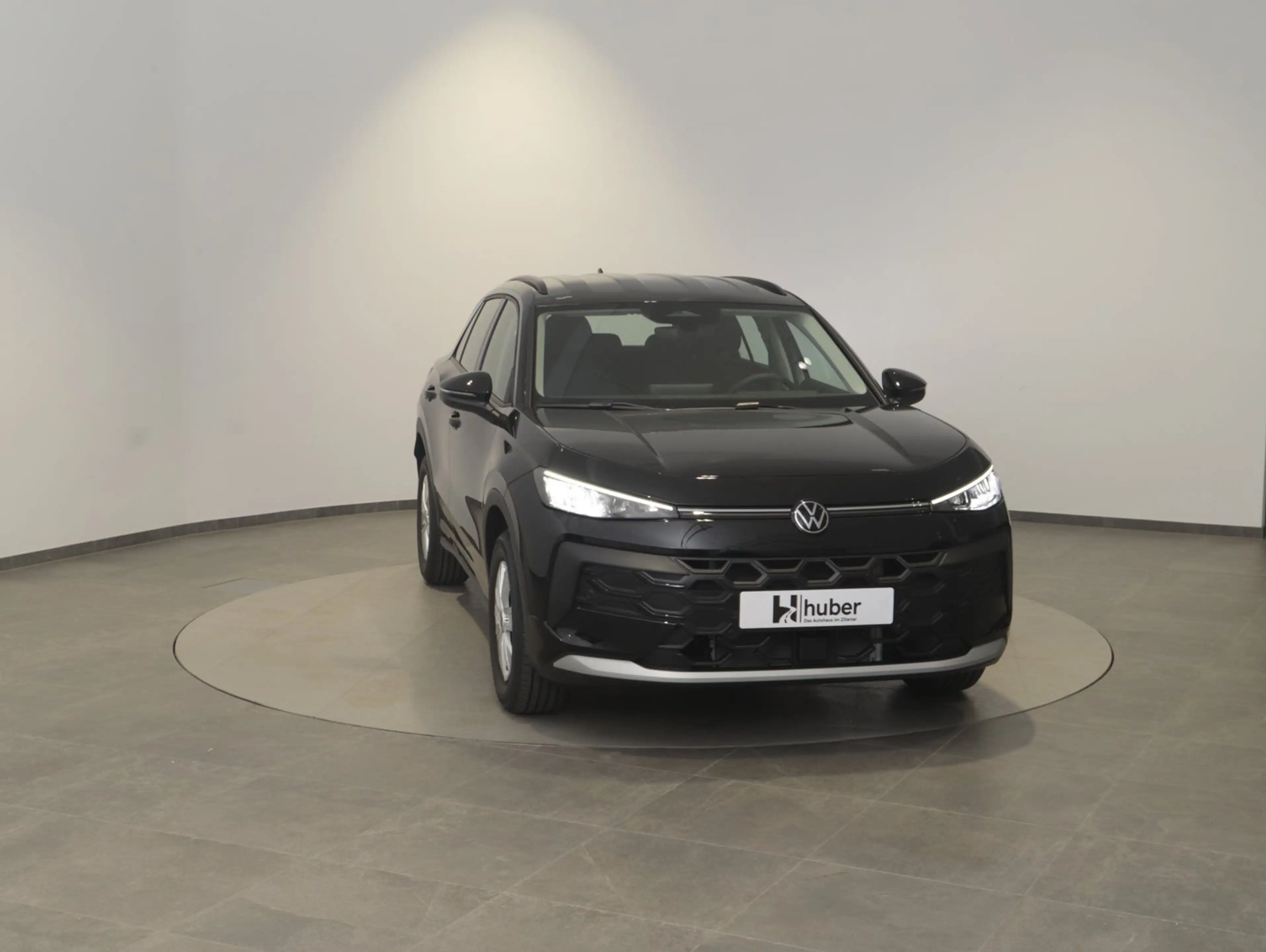 Volkswagen T-Roc 4Me eTSI DSG — photo 14