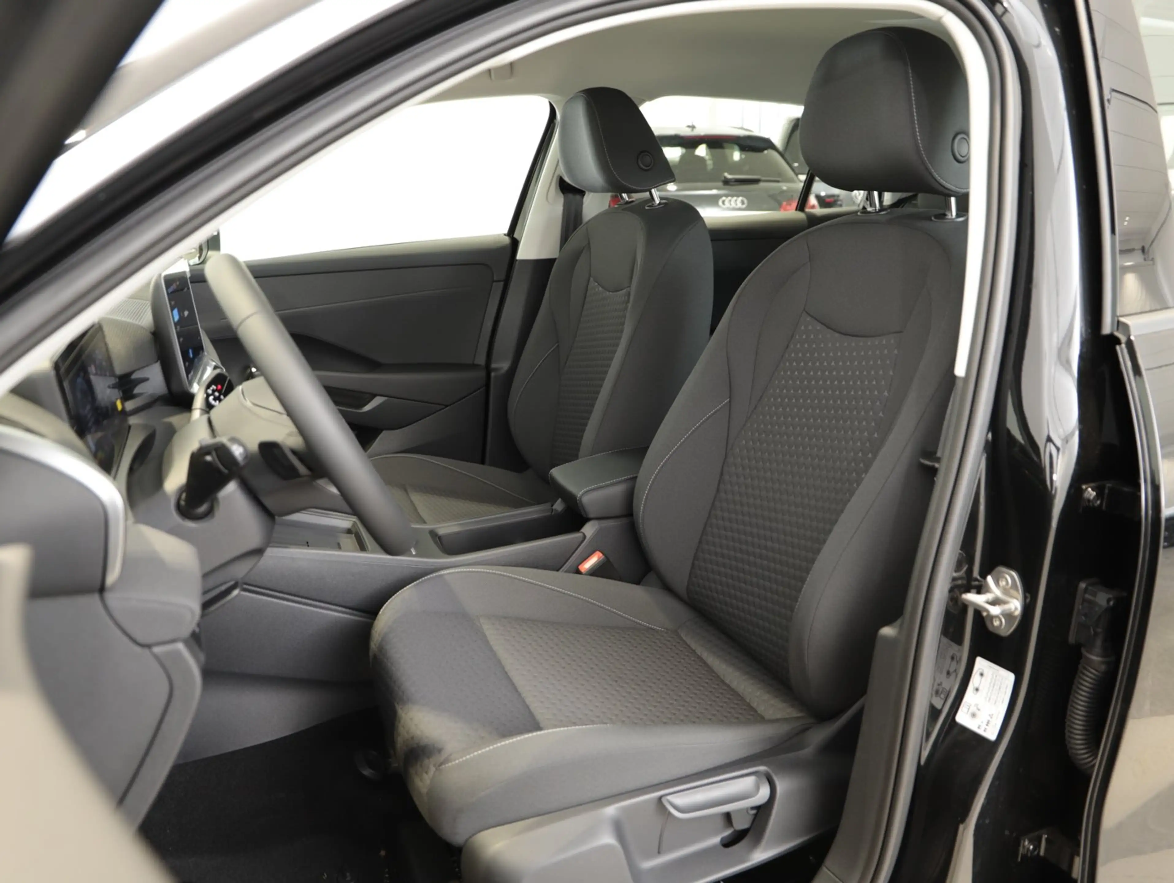 Volkswagen T-Roc 4Me eTSI DSG — photo 7