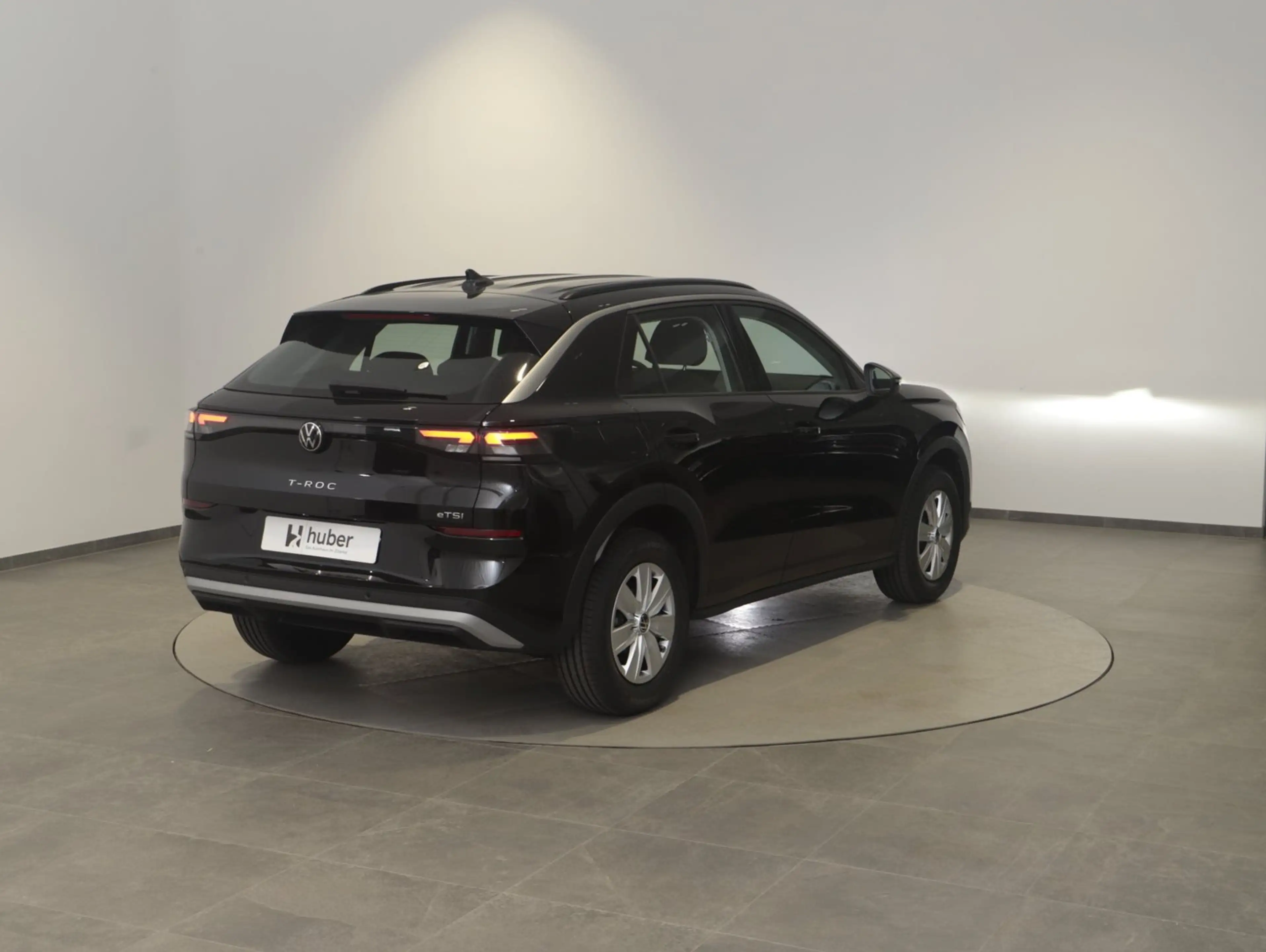 Volkswagen T-Roc 4Me eTSI DSG — photo 4