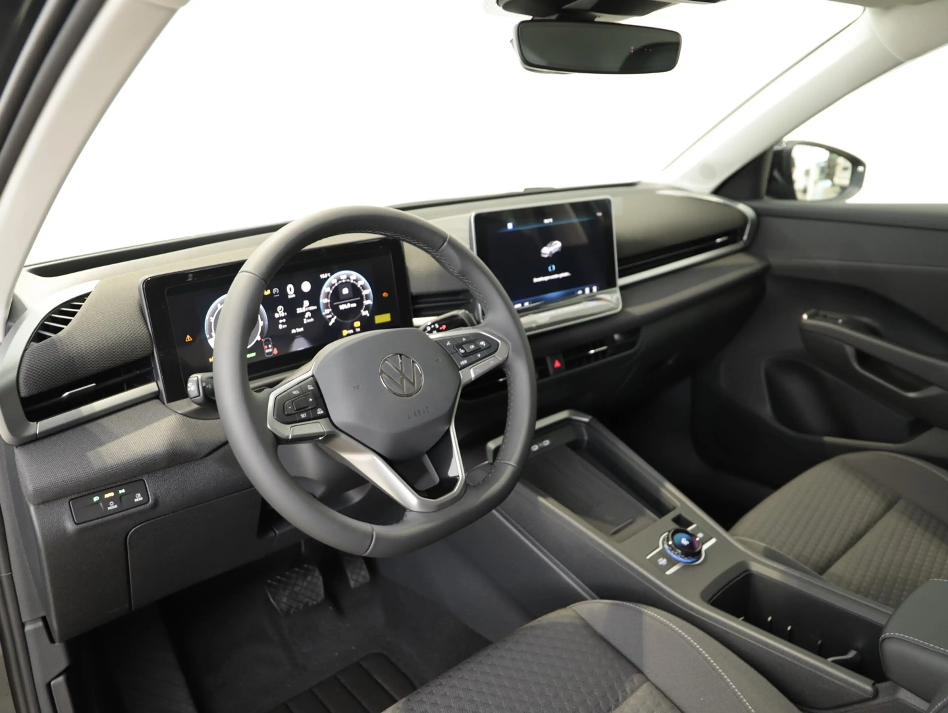 Volkswagen T-Roc 4Me eTSI DSG — photo 5
