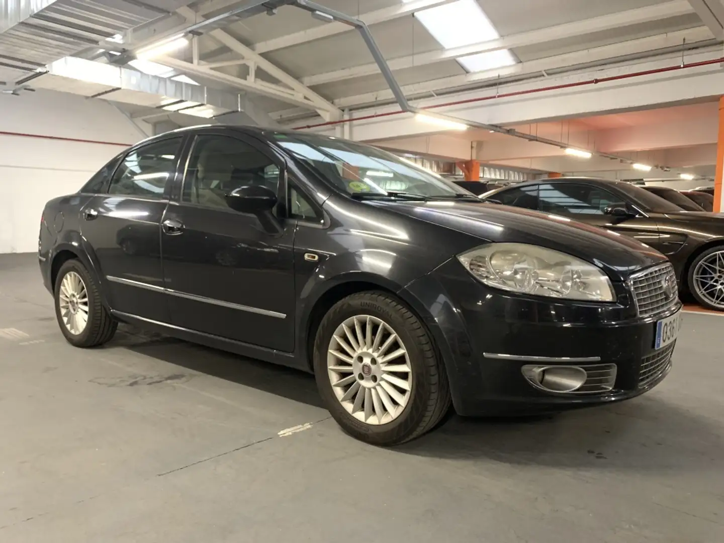 Fiat Linea 1.3Mjt Dynamic Schwarz - 2