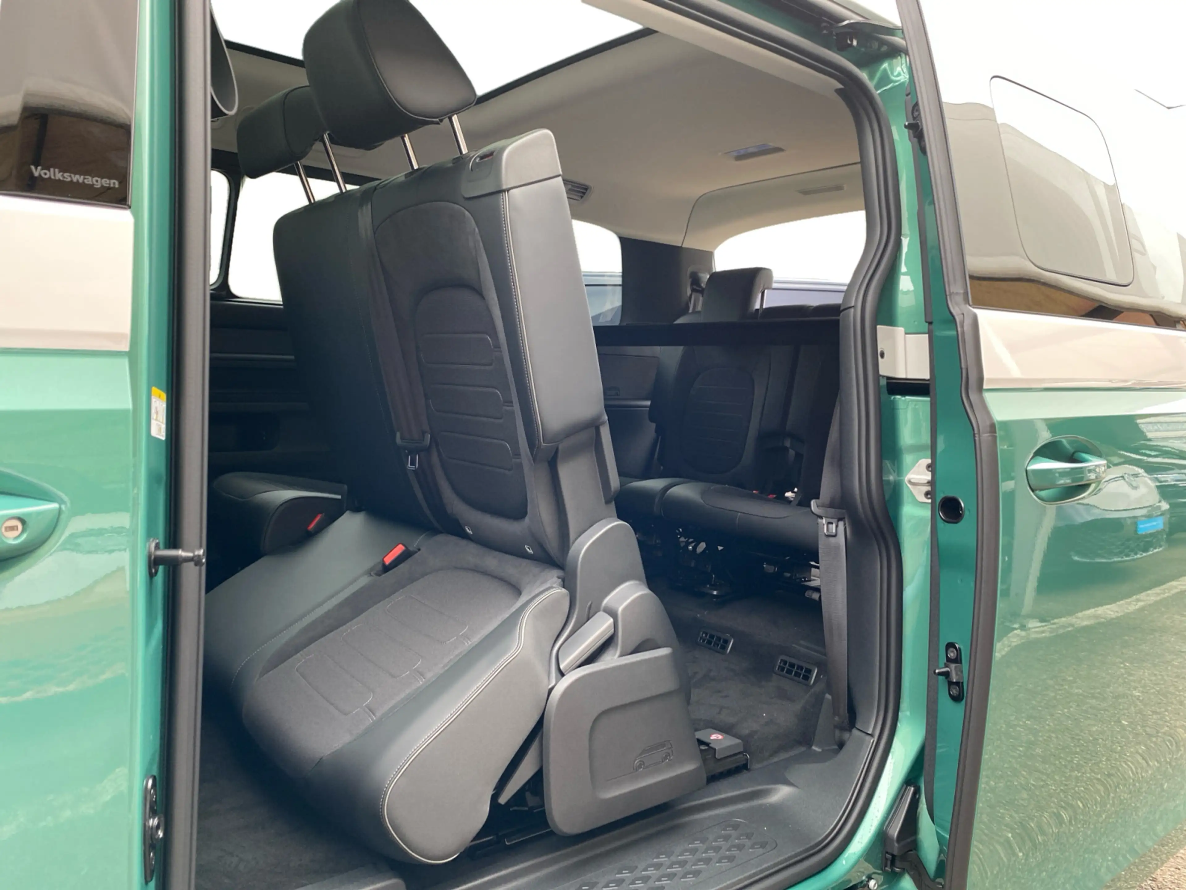 Volkswagen ID. Buzz Pro 210 KW LR 7-Sitzer Anhängevorrichtu — photo 11