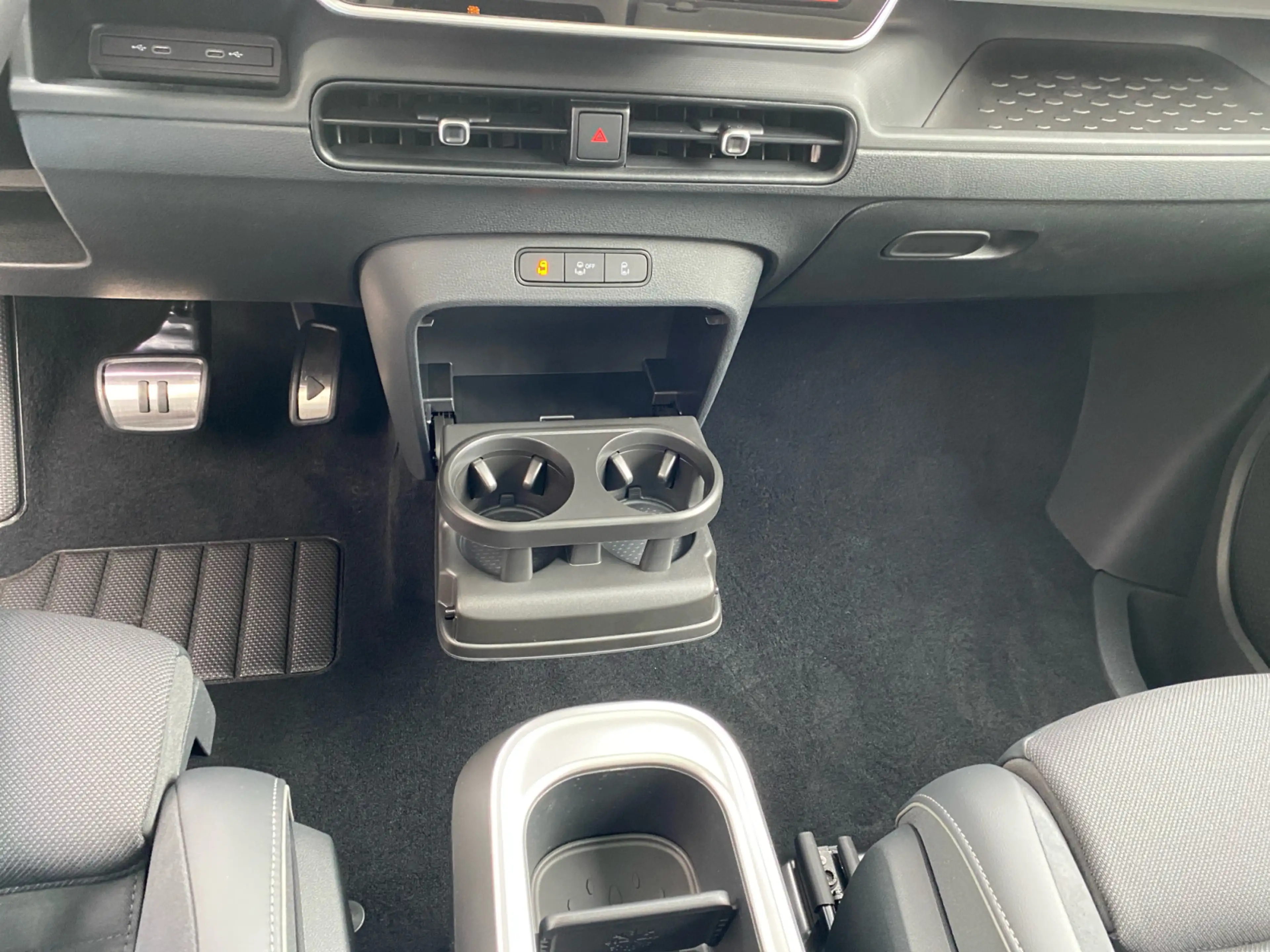 Volkswagen ID. Buzz Pro 210 KW LR 7-Sitzer Anhängevorrichtu — photo 8