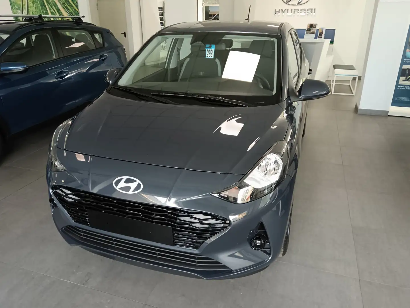 Hyundai i10 1.0 MPI Connectline Grau - 2