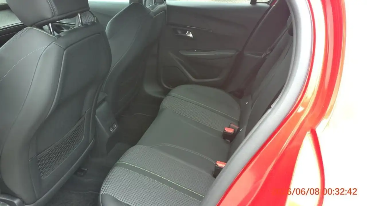 Peugeot 208 208 — photo 7