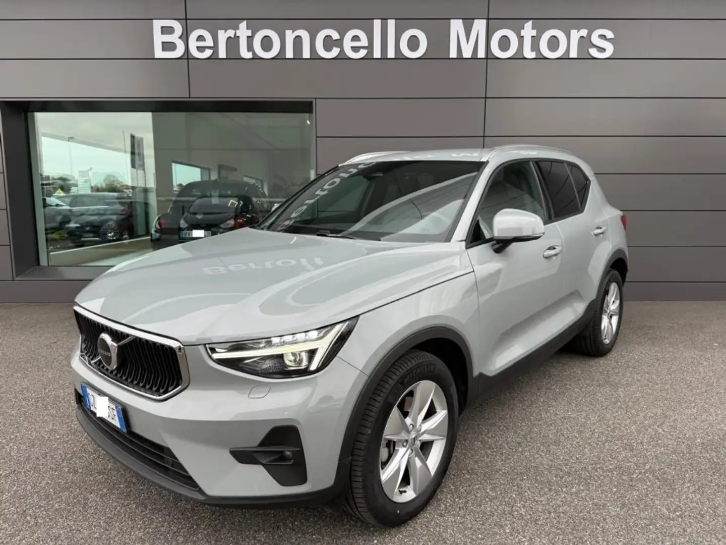 Volvo XC40 B3 2.0 163cv Core GARANZIA 5 ANNI-IVA ESP.-WINTER Grigio - 1