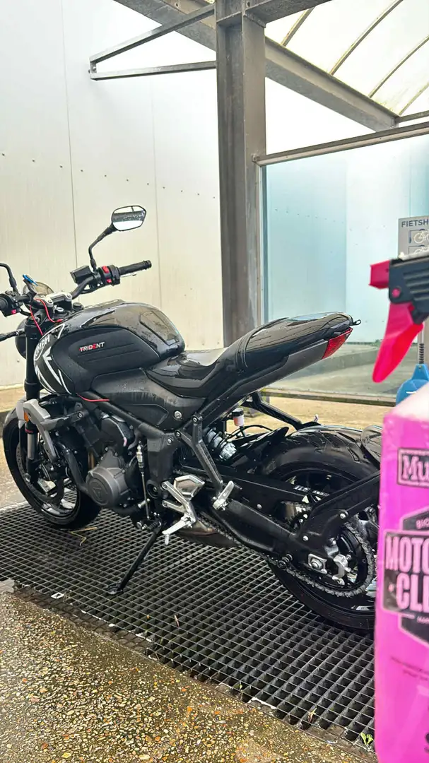 Triumph Trident 660 Zwart - 1