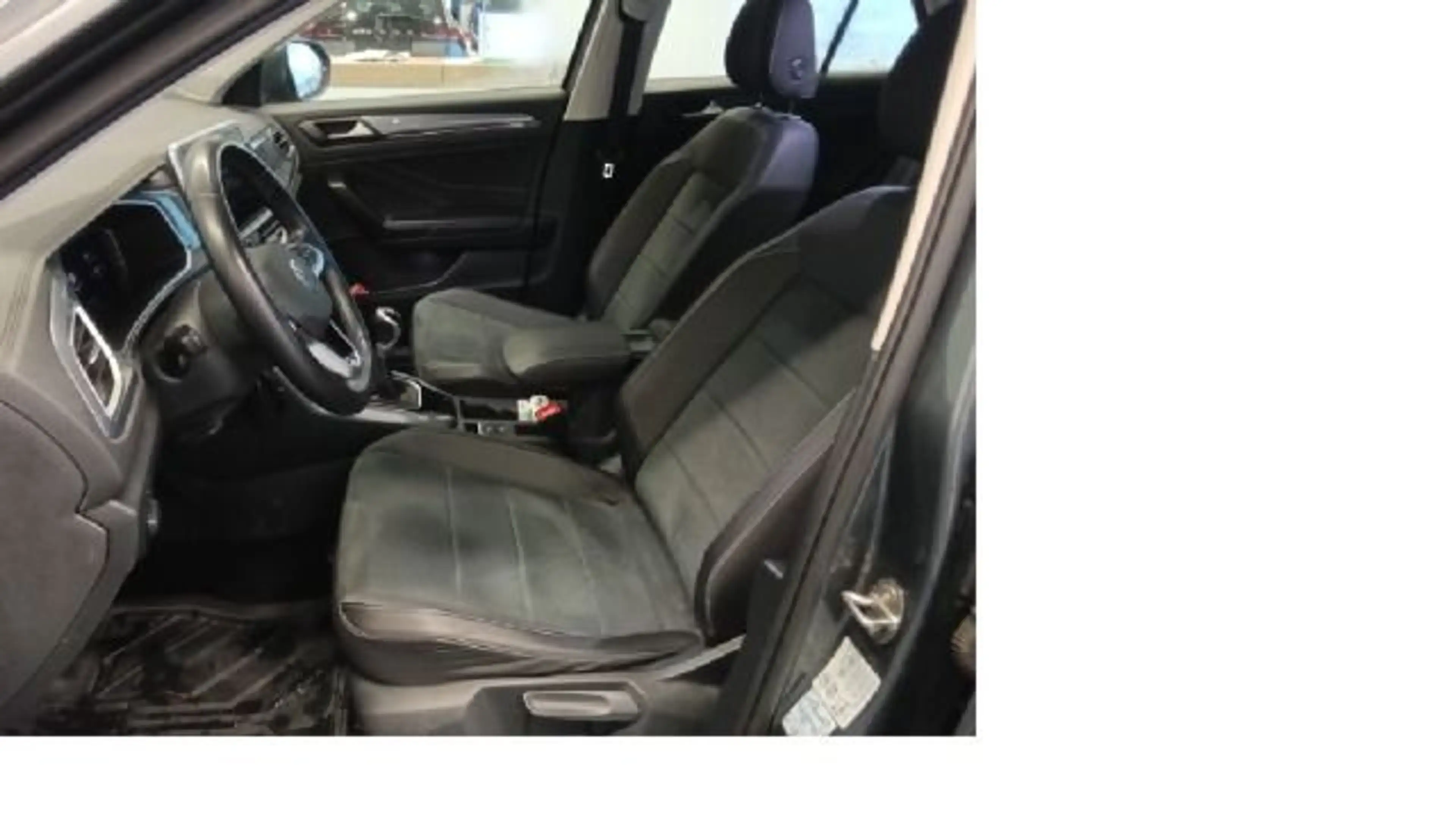 Volkswagen T-Roc 1.5 TSI STYLE 5JG+LEDplus+NAV+RFK+SHZ+AHK — photo 4