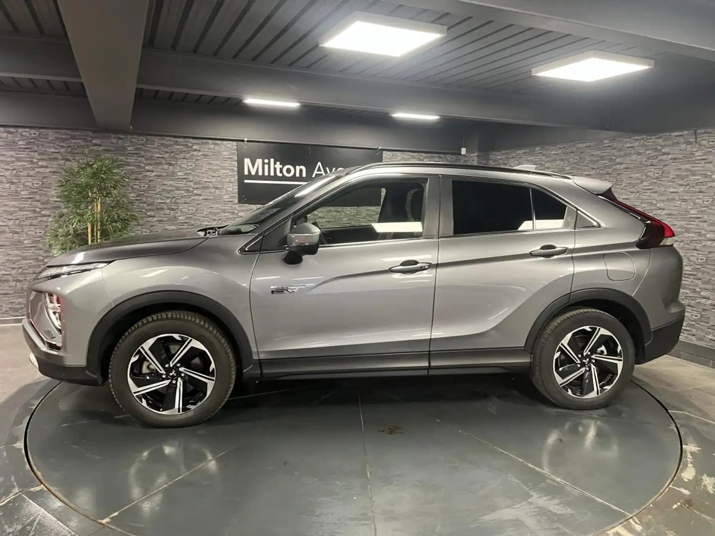 Mitsubishi Eclipse Cross Eclipse Cross 2.4 MIVEC Phev 4WD - 188  Intense Ed Gris - 2