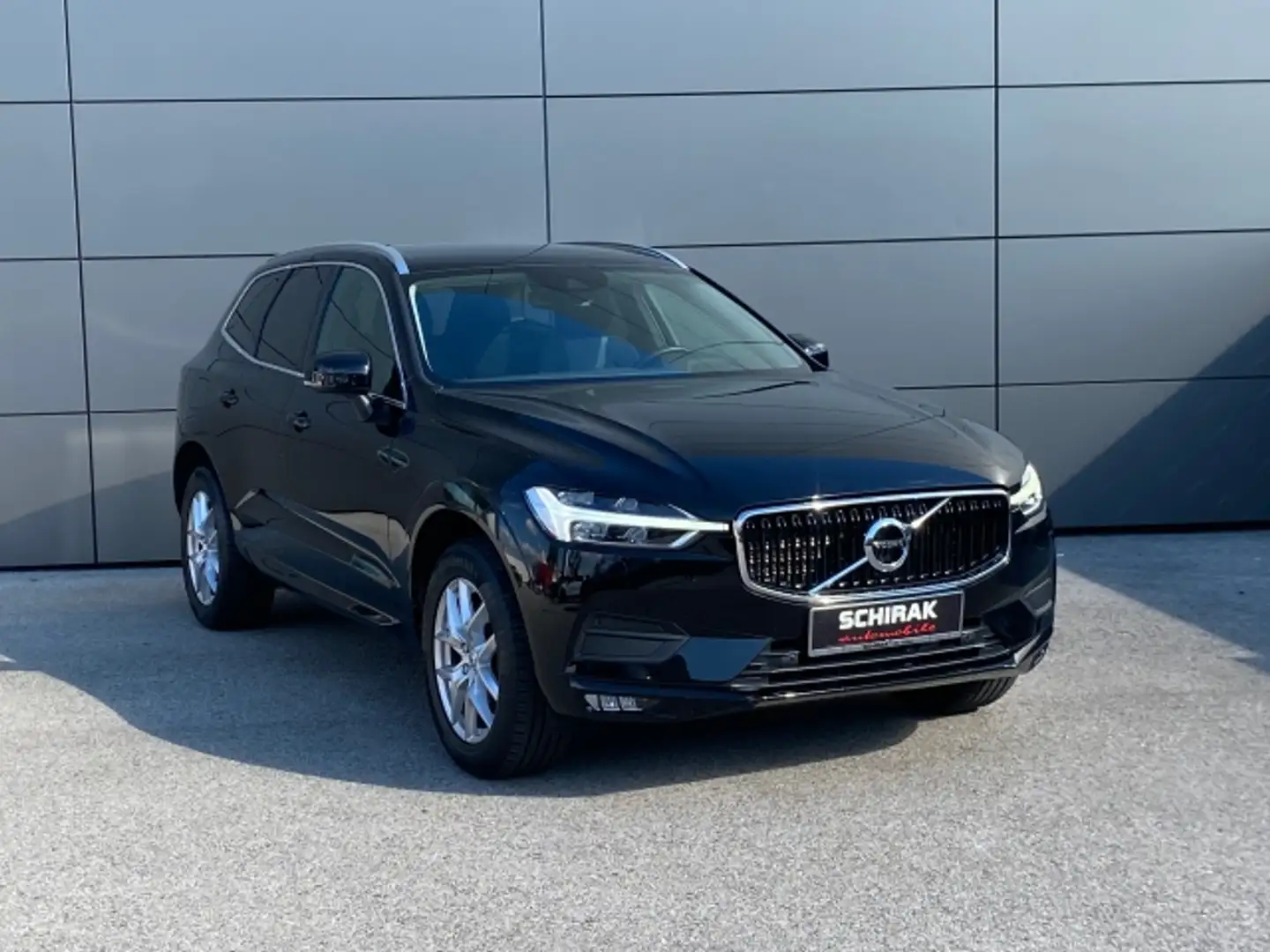 Volvo XC60 B4 Momentum Pro AWD Geartronic Schwarz - 1