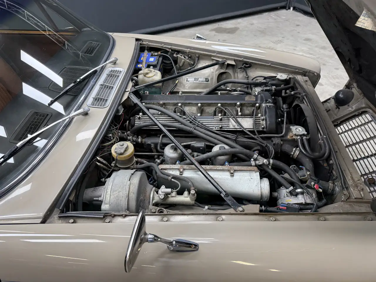 Jaguar XJ6 4.2 Series 2 "Ascot Fawn with dark Buckskin" "Asco, foto 4