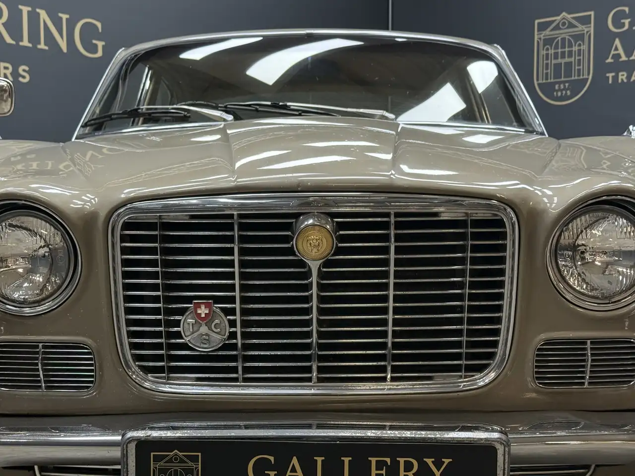 Jaguar XJ6 4.2 Series 2 "Ascot Fawn with dark Buckskin" "Asco, foto 8