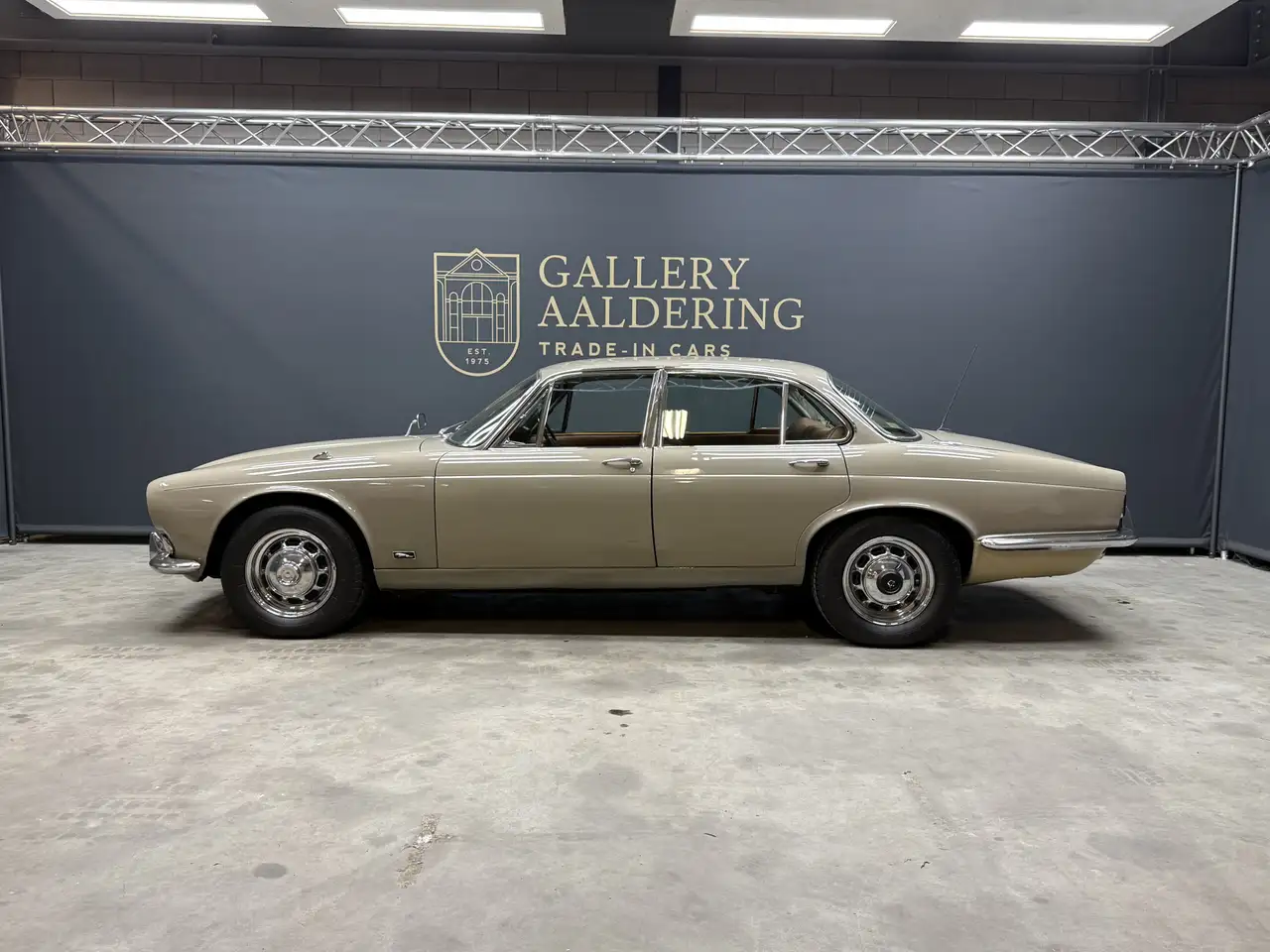 Jaguar XJ6 4.2 Series 2 "Ascot Fawn with dark Buckskin" "Asco, foto 12