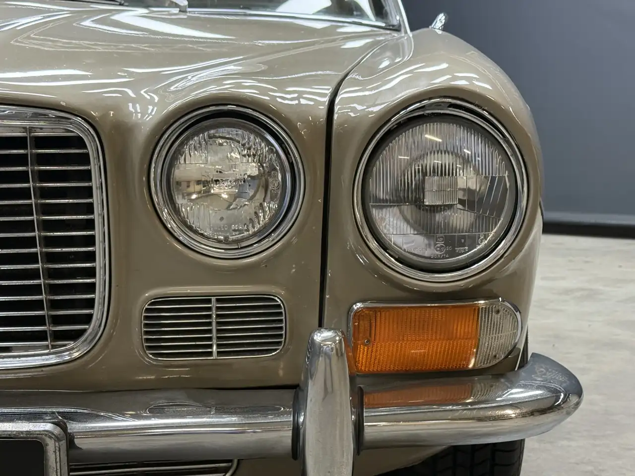 Jaguar XJ6 4.2 Series 2 "Ascot Fawn with dark Buckskin" "Asco, foto 9