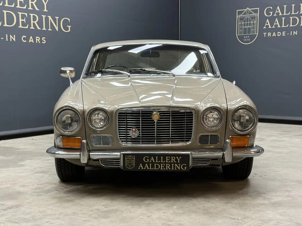 Jaguar XJ6 4.2 Series 2 "Ascot Fawn with dark Buckskin" "Asco, foto 5