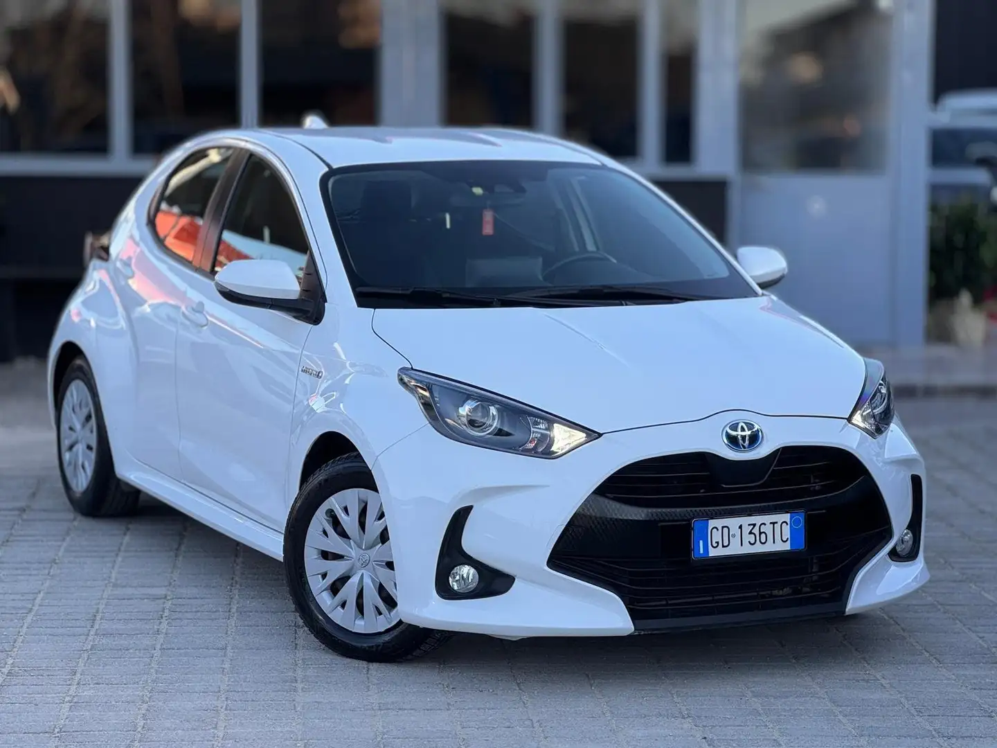 Toyota Yaris Toyota Yaris 1.5 Hybrid 5 porte Active Plus Bianco - 1