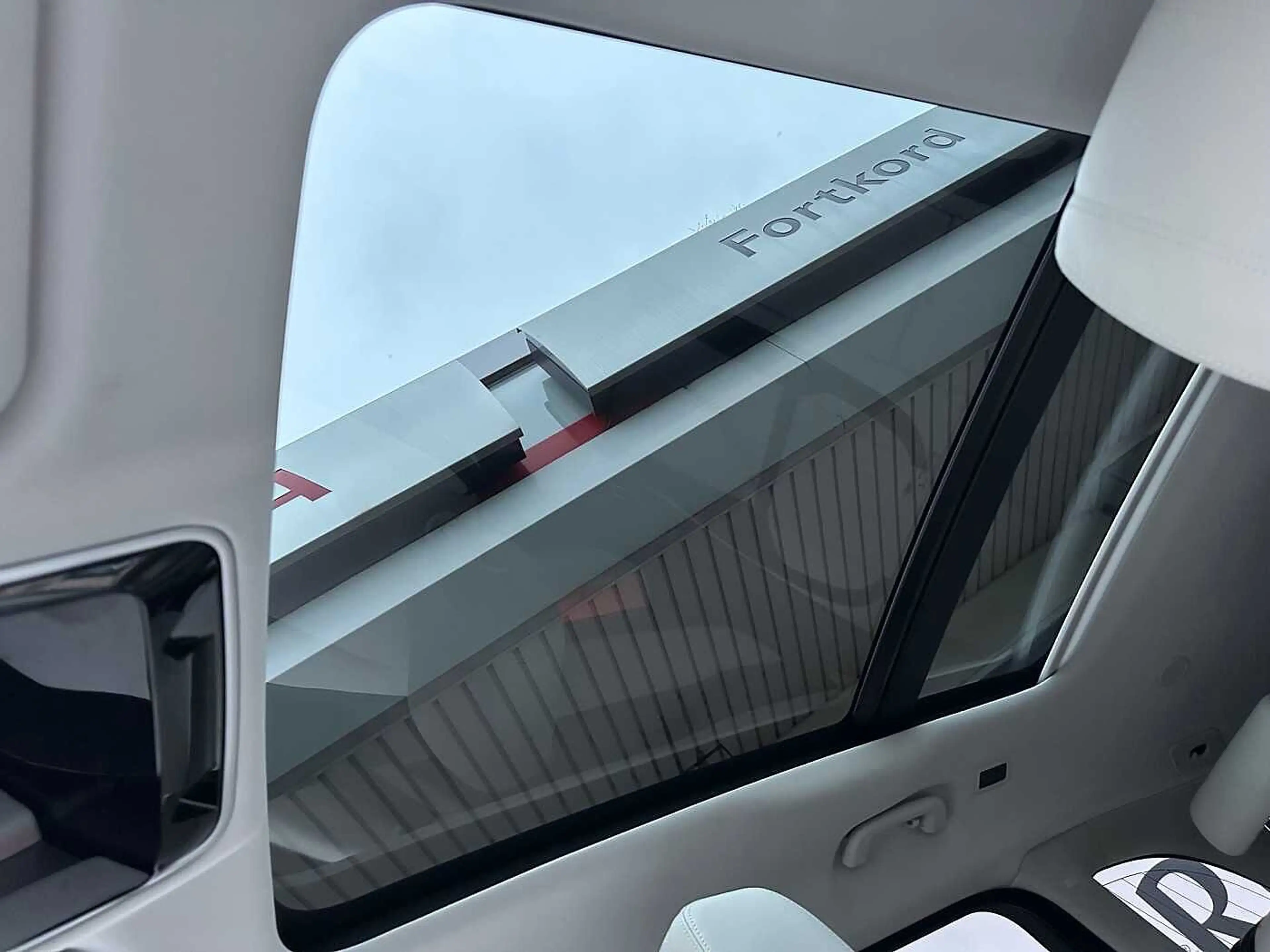 Land Rover Range Rover Velar Diesel 300d R-Dynamic-Standhz., Pano, AirS, LED — photo 13