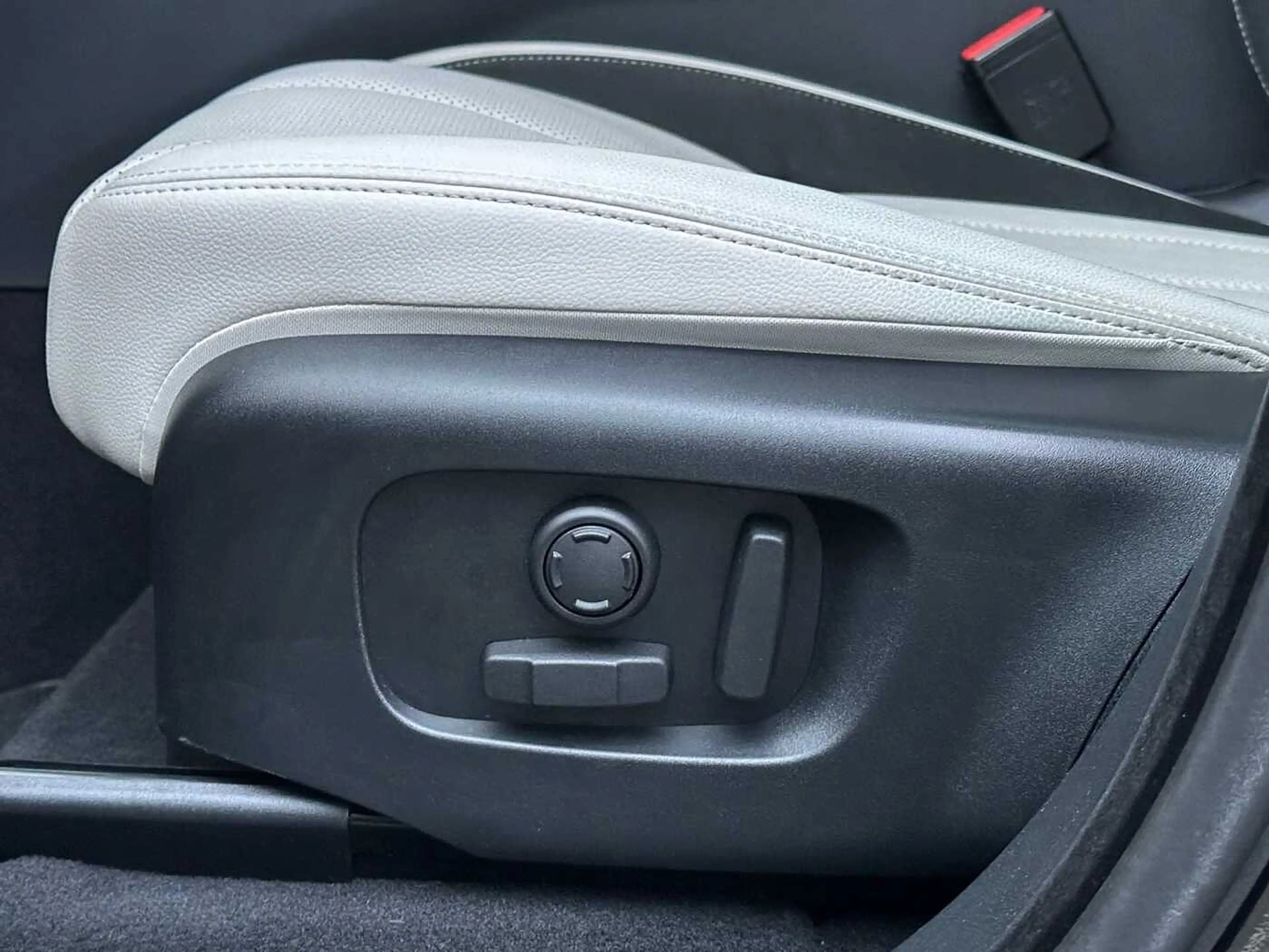 Land Rover Range Rover Velar Diesel 300d R-Dynamic-Standhz., Pano, AirS, LED — photo 8
