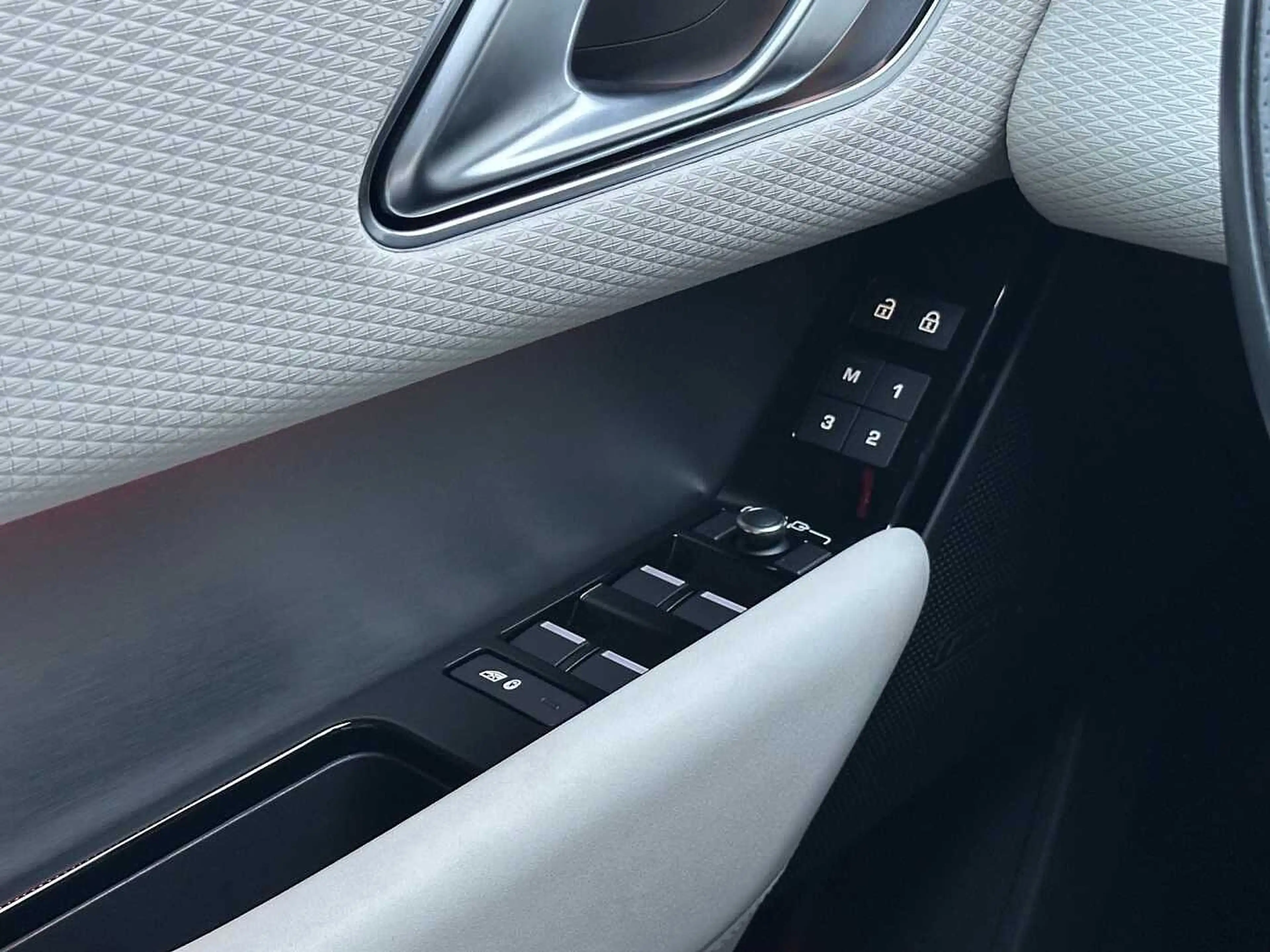 Land Rover Range Rover Velar Diesel 300d R-Dynamic-Standhz., Pano, AirS, LED — photo 9