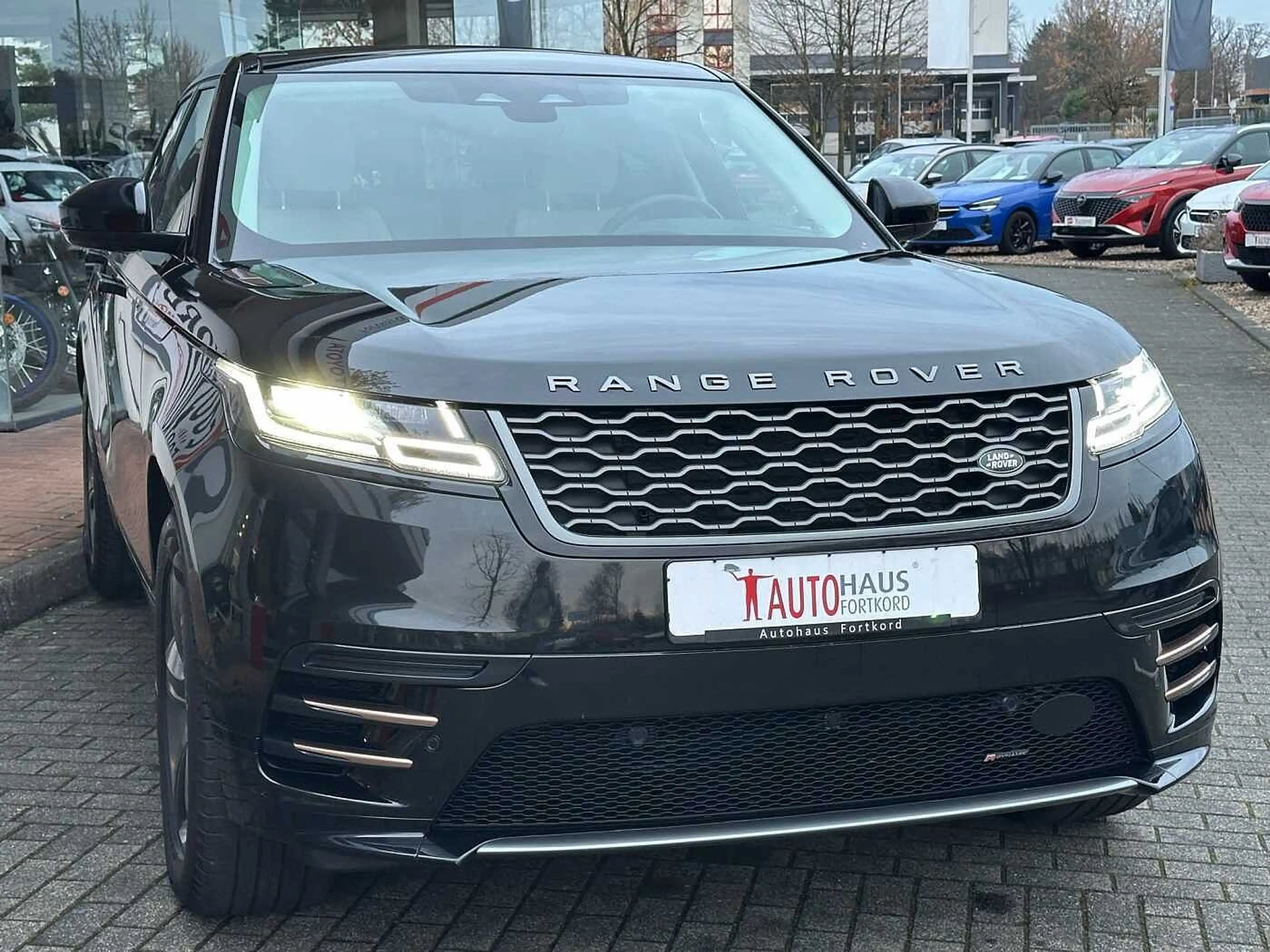 Land Rover Range Rover Velar Diesel 300d R-Dynamic-Standhz., Pano, AirS, LED — photo 4