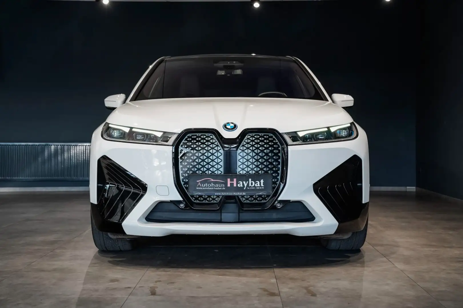 BMW iX 40 xD M Sport SkyLounge-Laser-360°-AHK-H/K Alb - 2