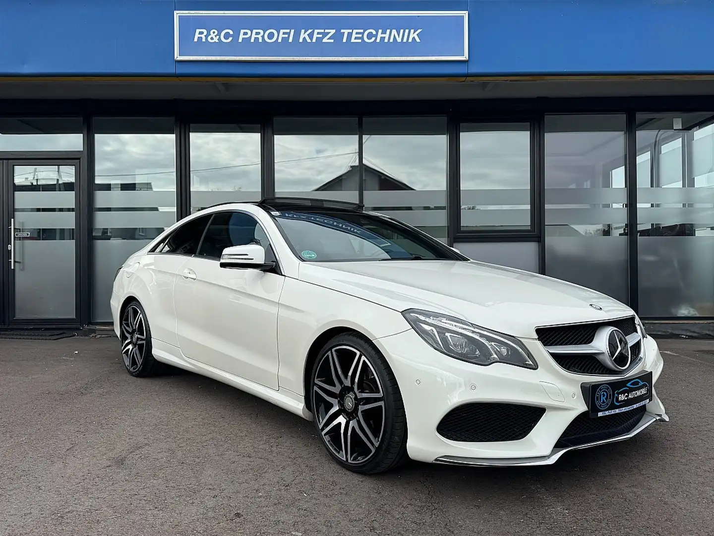 Mercedes-Benz E 350 CDI BlueTEC Coupe AMG LINE Aut./PANO/ACC/AUTOPI... Weiß - 2
