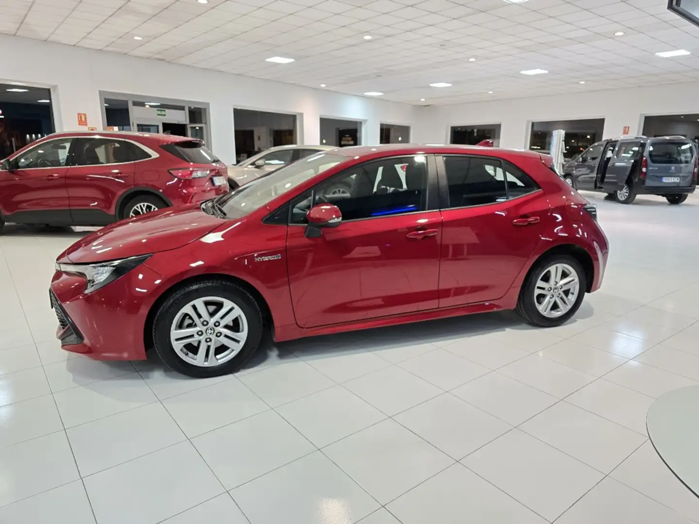 Toyota Corolla 125H Active Tech Burdeos - 2