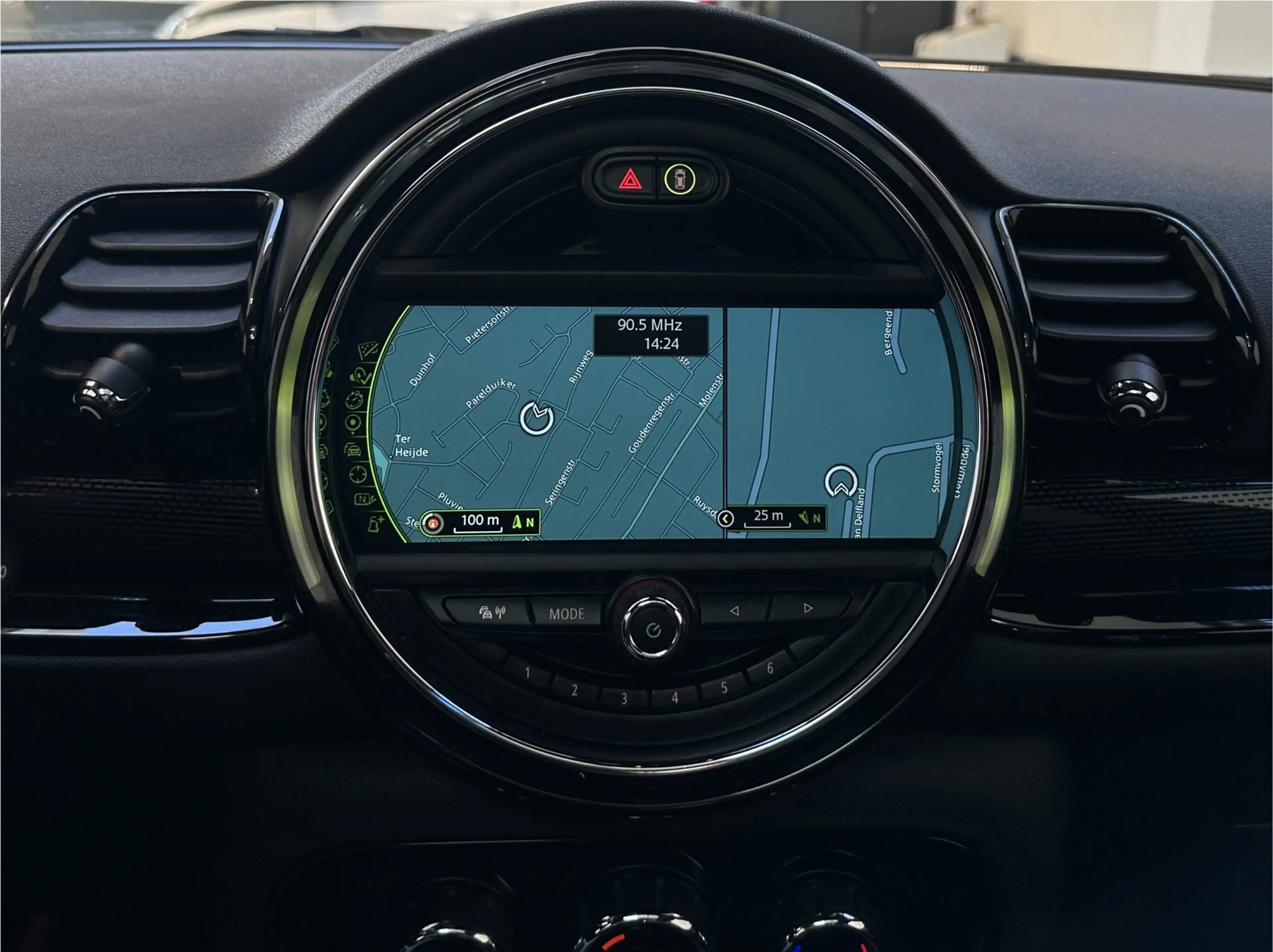 MINI Cooper Clubman 1.5 Chili|NL | Pano | Navigatie | PDC | — photo 18