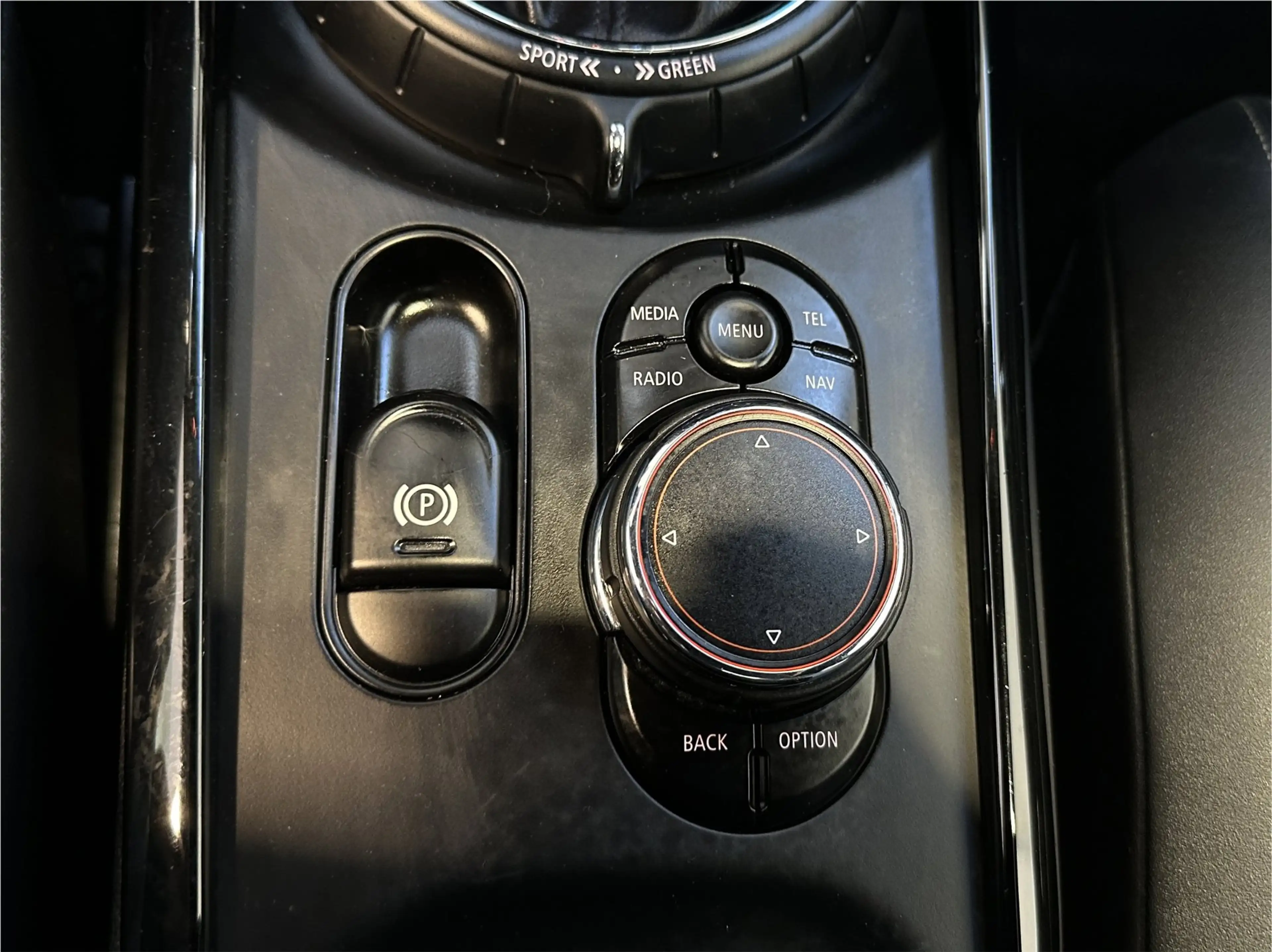 MINI Cooper Clubman 1.5 Chili|NL | Pano | Navigatie | PDC | — photo 22