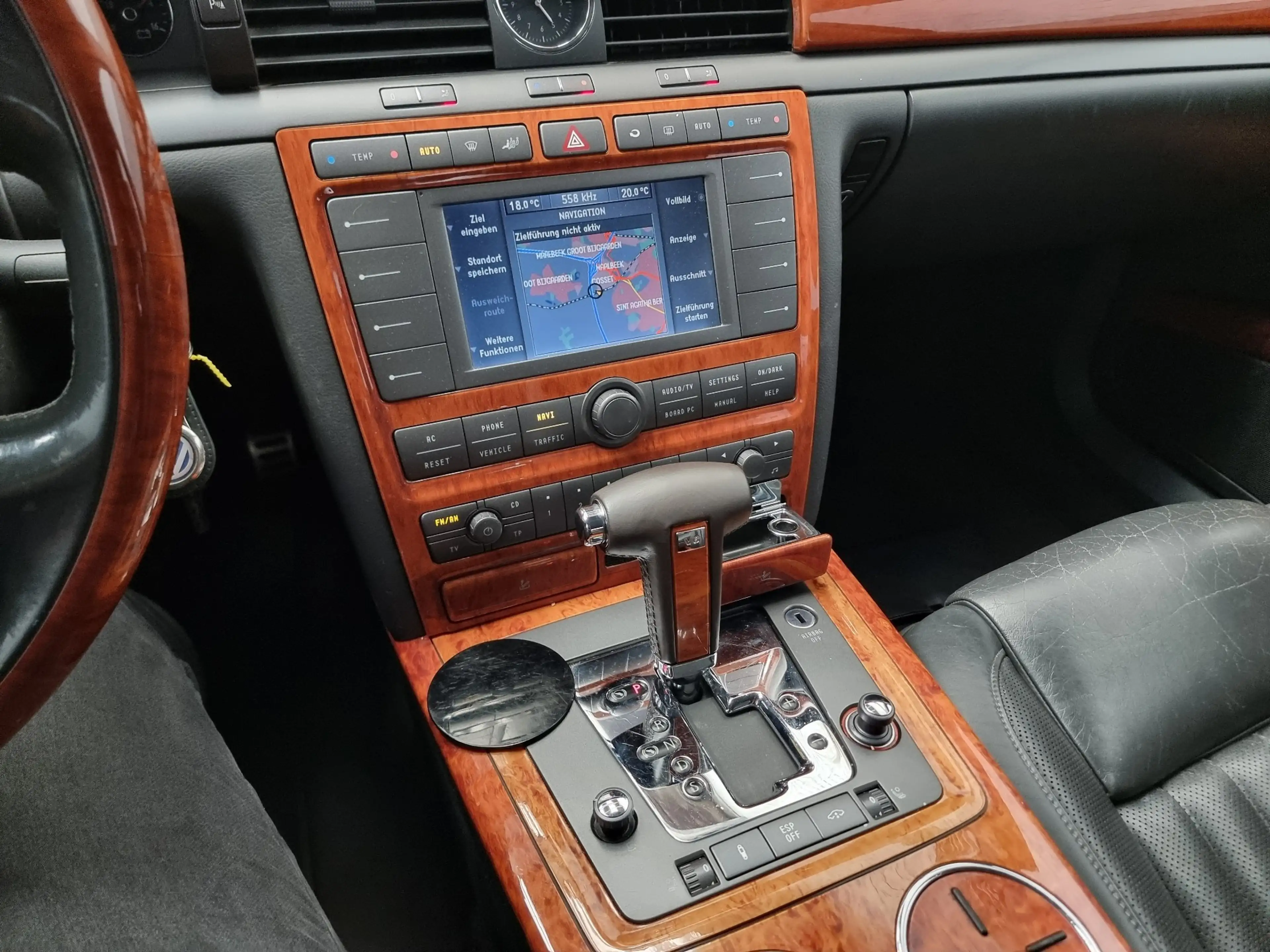 Volkswagen Phaeton 3.2i V6 24v Tiptronic — photo 11