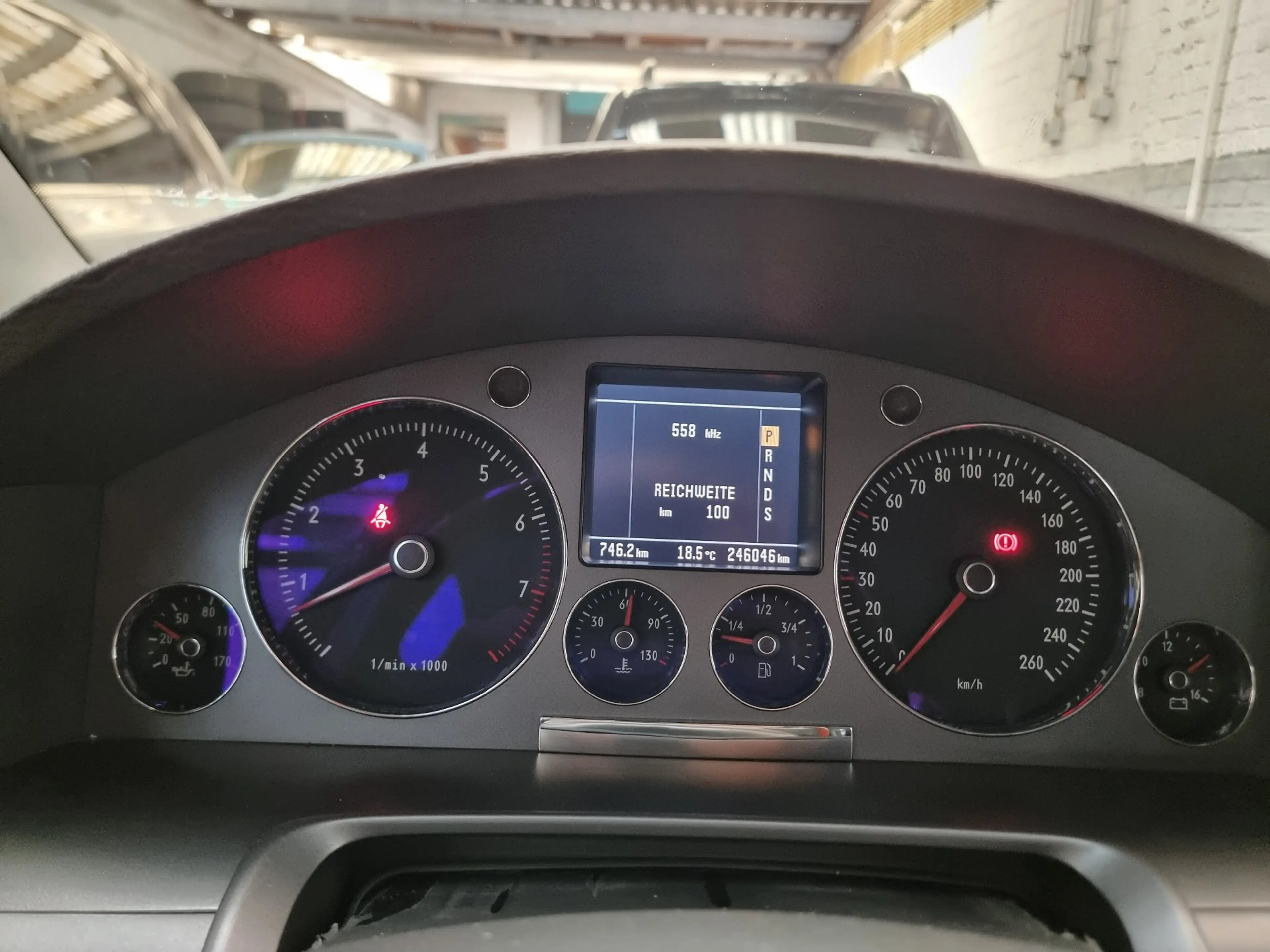 Volkswagen Phaeton 3.2i V6 24v Tiptronic — photo 13
