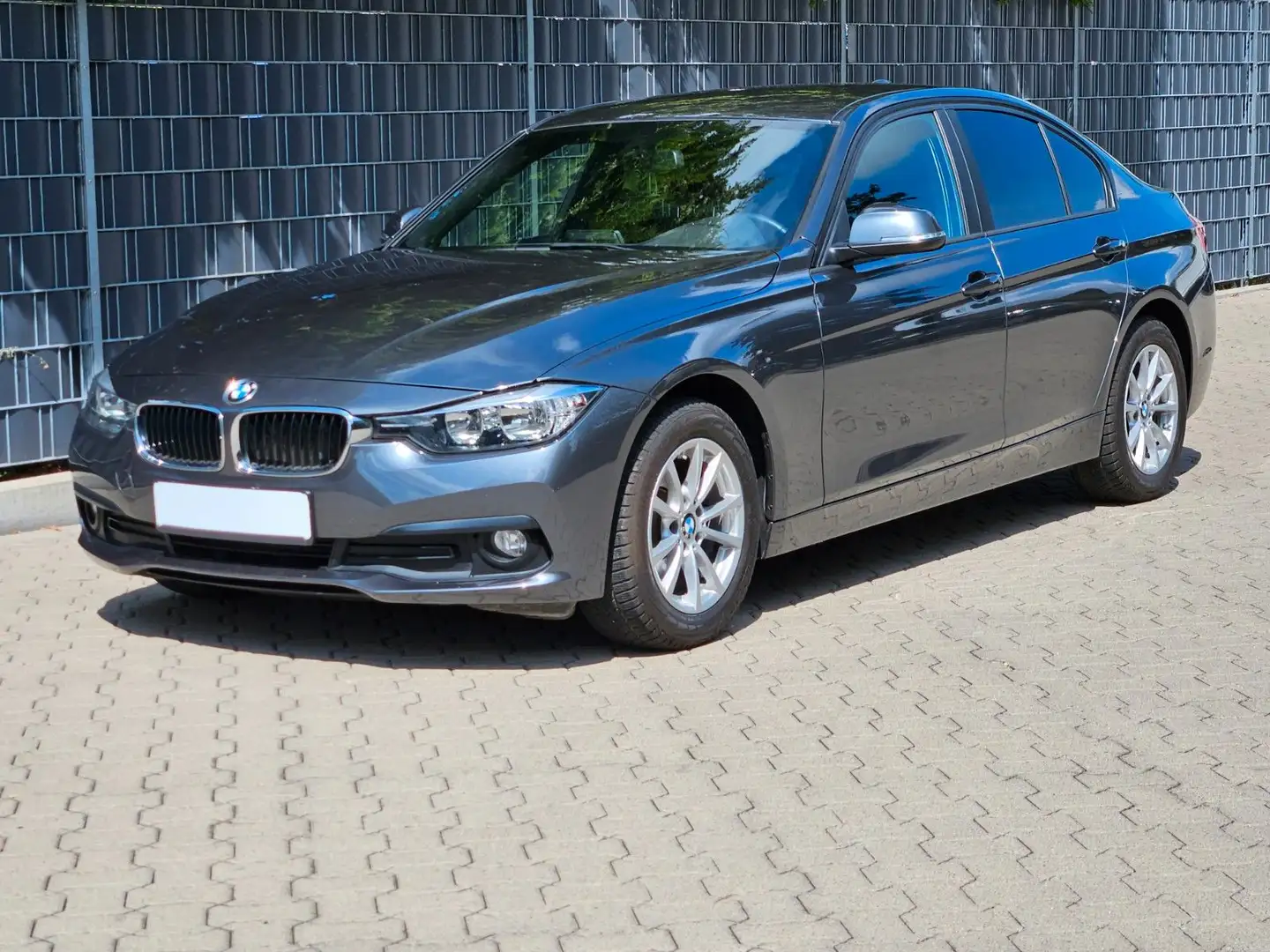 BMW 318 Baureihe 3 Lim. 318 d Advantage Grijs - 1