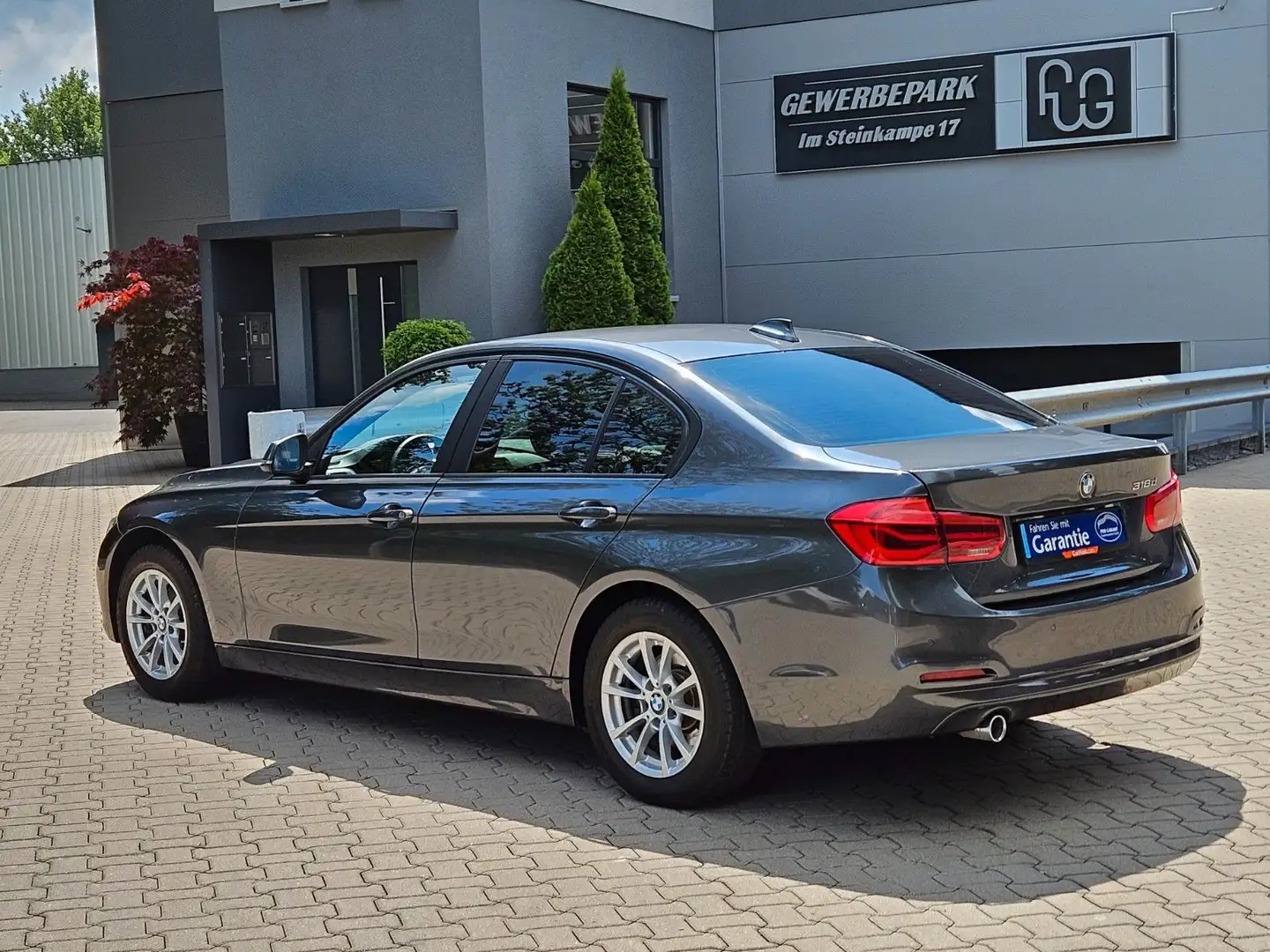 BMW 318 Baureihe 3 Lim. 318 d Advantage Grijs - 2