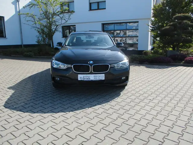 BMW 320 d xDrive Adv. AHK LED NAVI GSHD Teilleder...