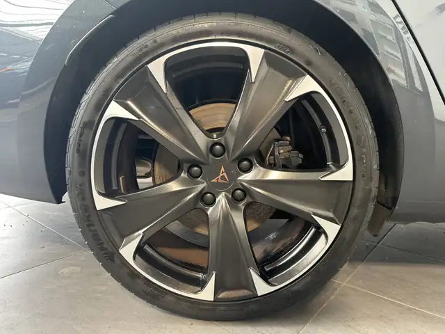 Cupra Leon view 3