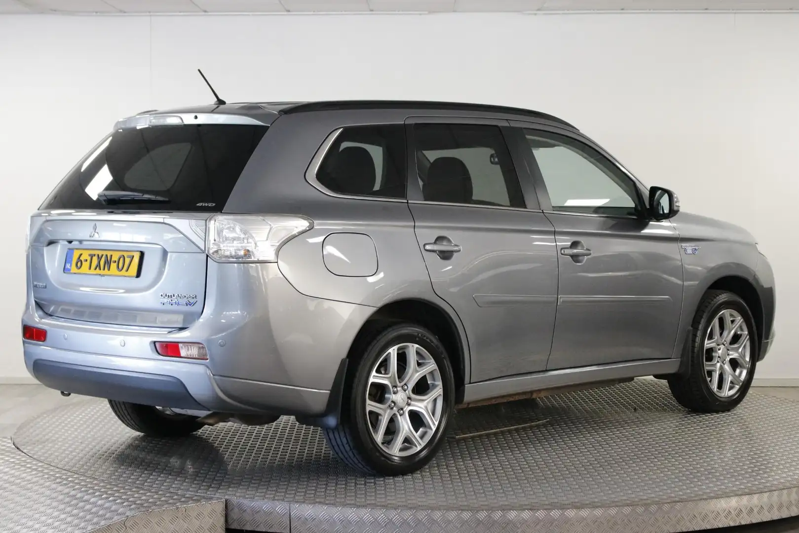 Mitsubishi Outlander 2.0 PHEV Executive Edition Climate | Camera | Lich Gris - 2