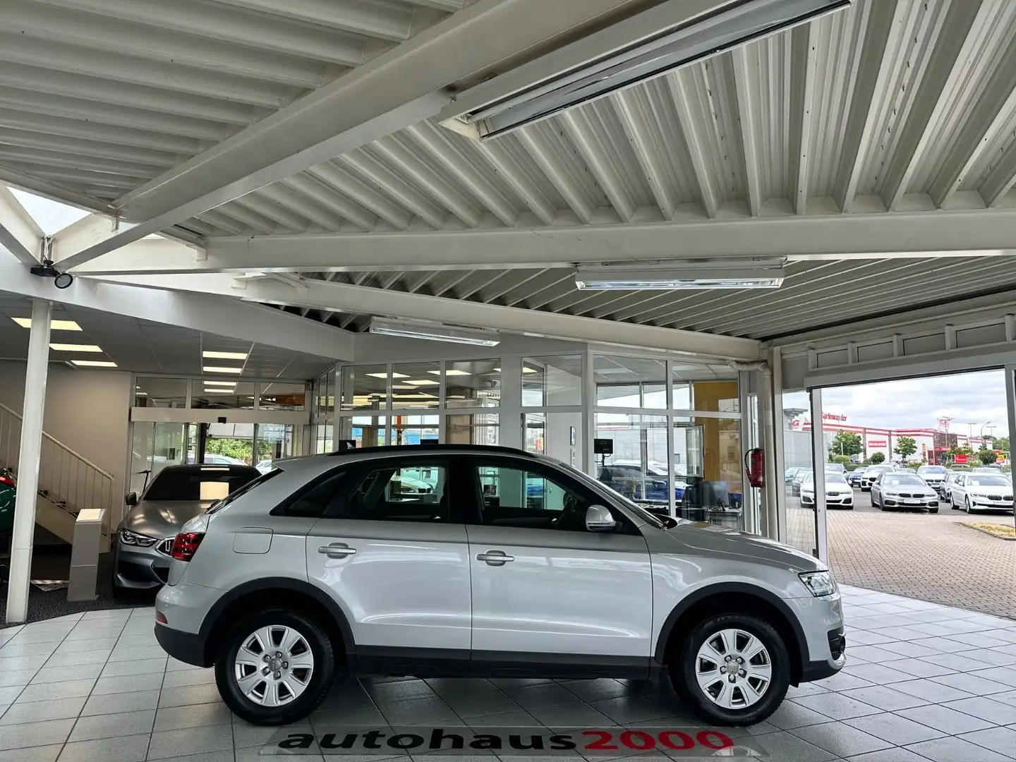 Audi Q3 2.0 TDI XENON/NAVI/BT/SHZ/PDC/AHK Silber - 2